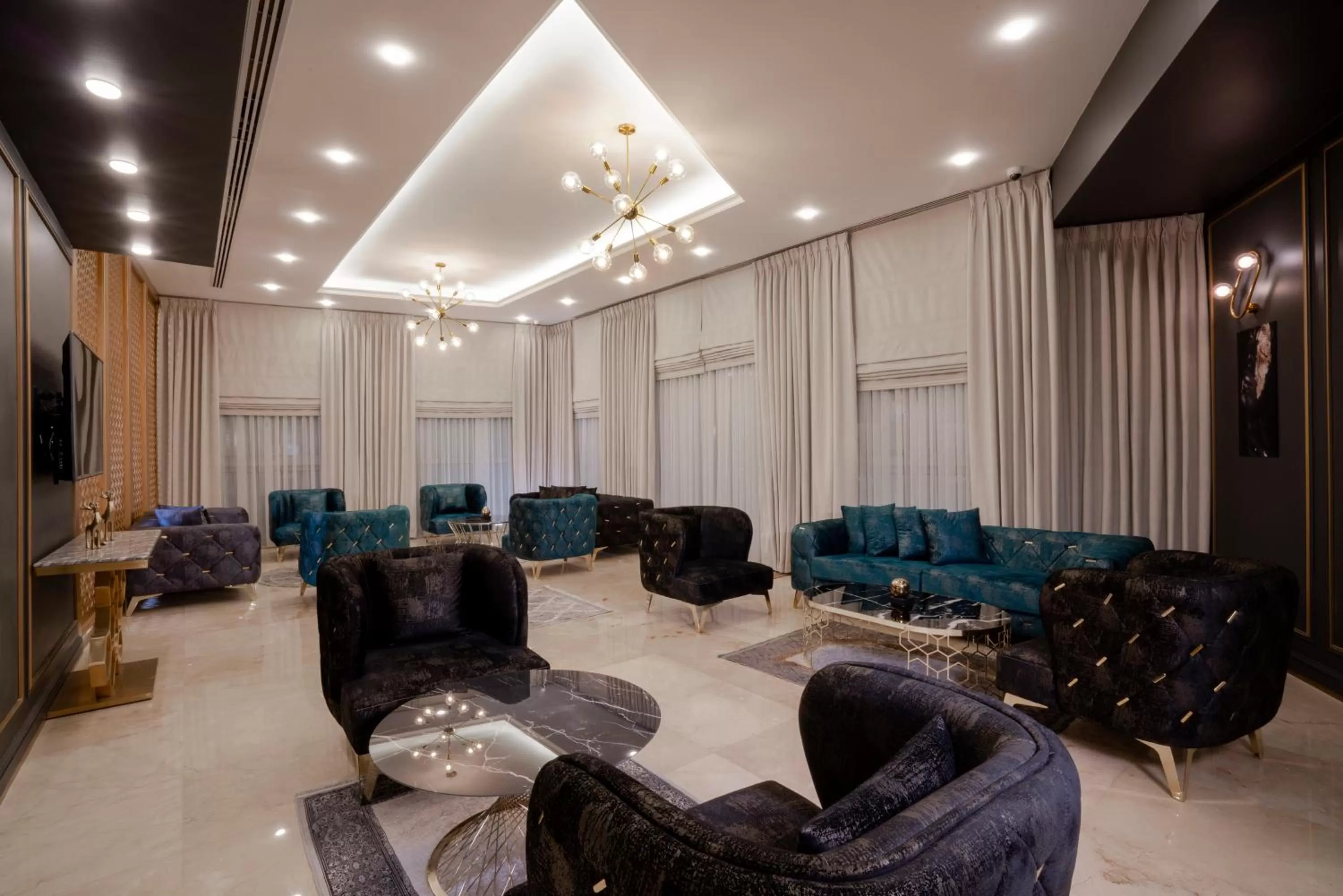 Communal lounge/ TV room in Nishan Hotel