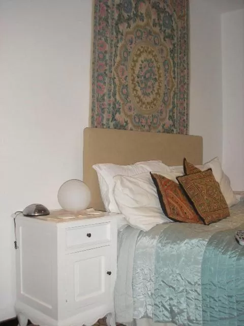 Decorative detail, Bed in Woodland Views