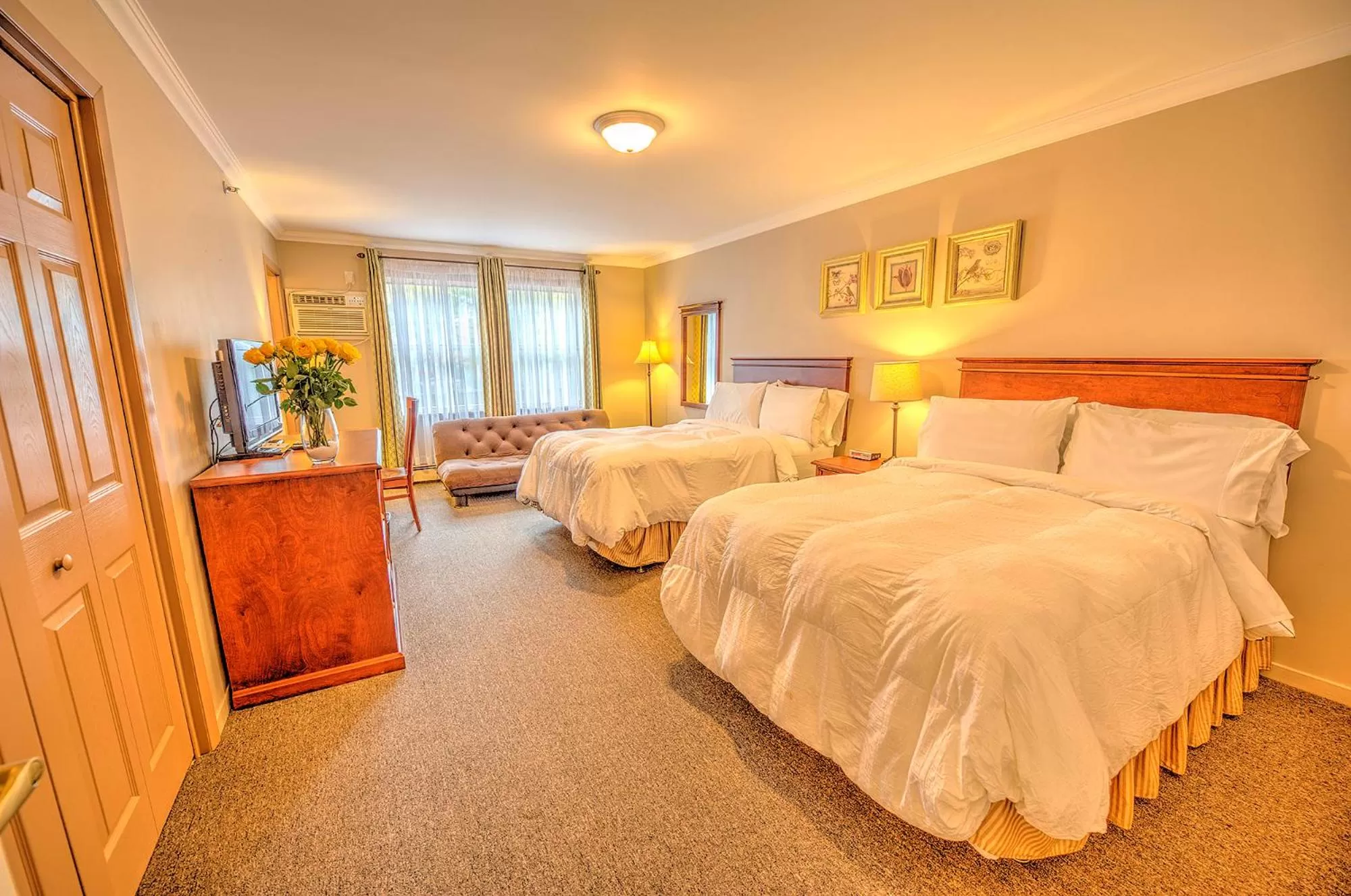 Photo of the whole room, Bed in The Sonata Inn