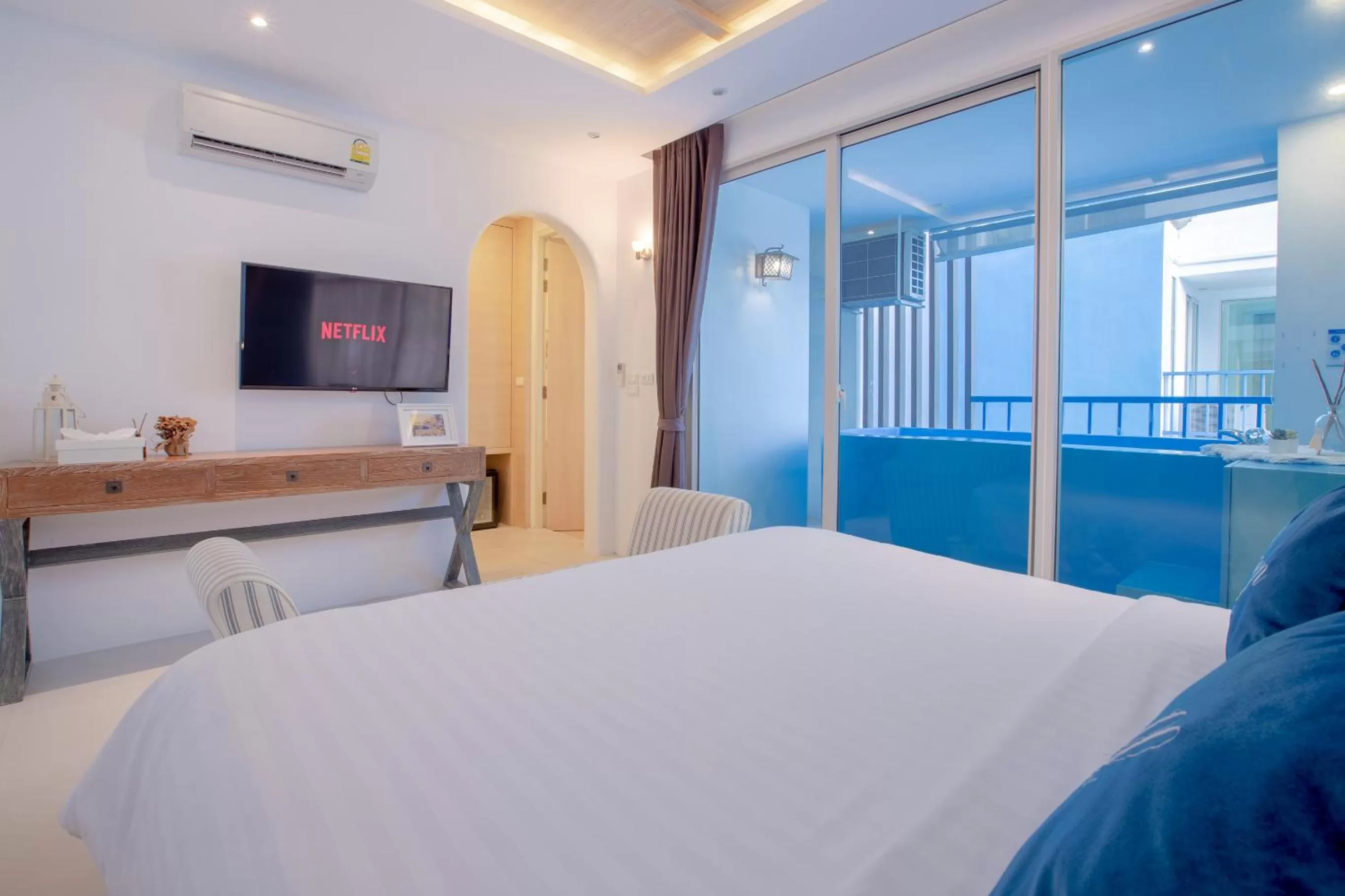 Photo of the whole room, Bed in Costa Beach Residence & Jacuzzi