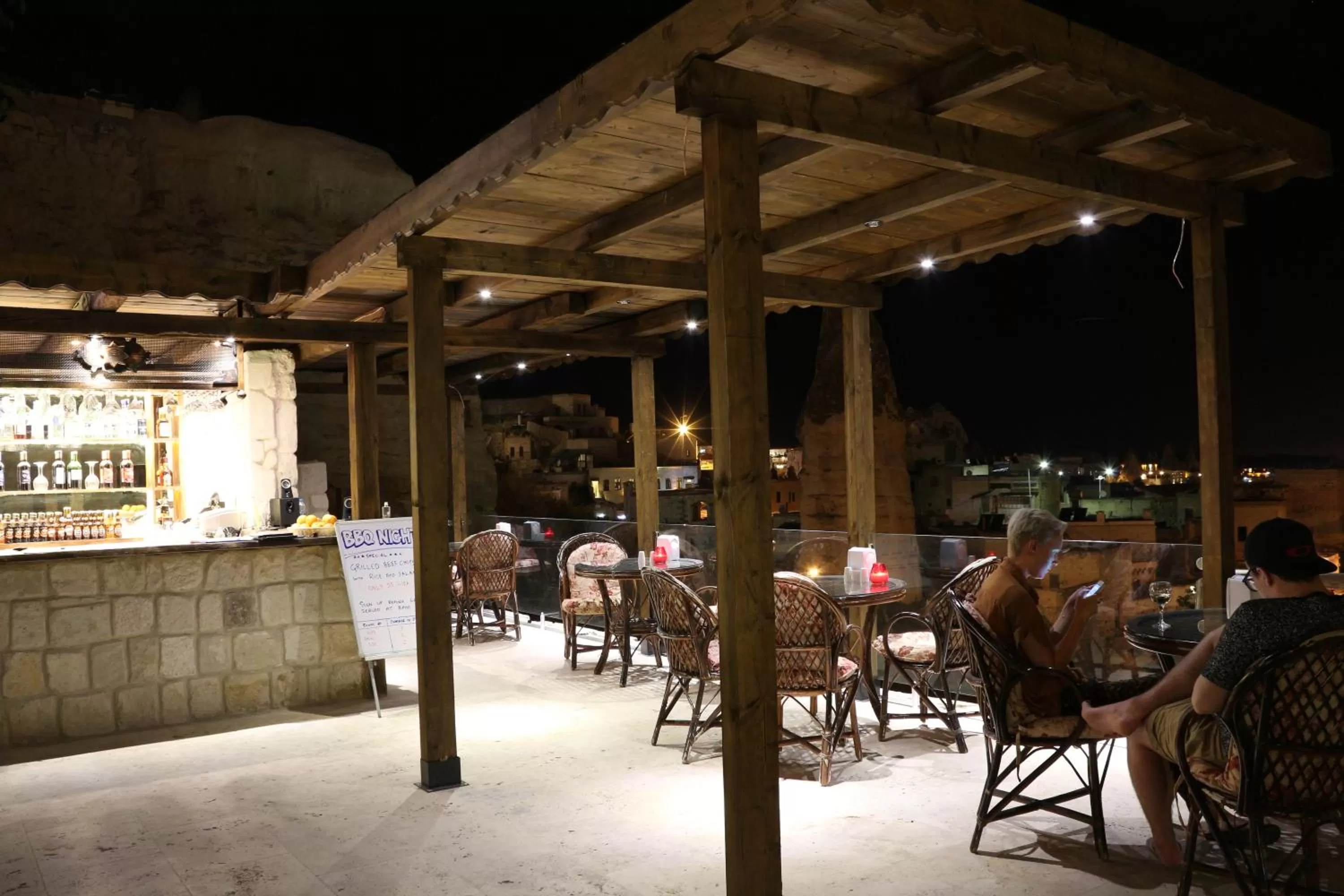 Guests in Shoestring Cave House