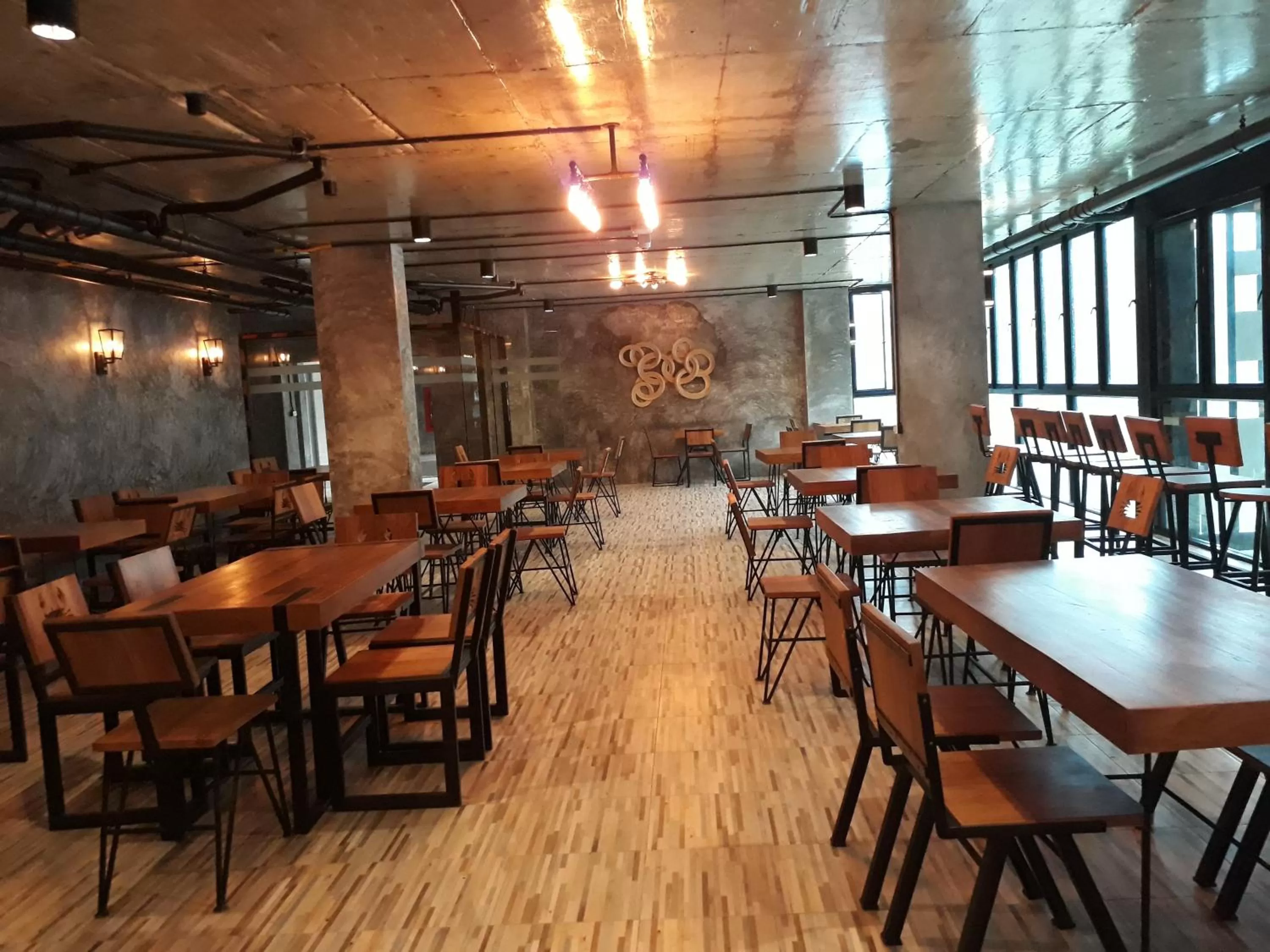 Restaurant/places to eat in Maneetel Krabi Beachfront-SHA Plus