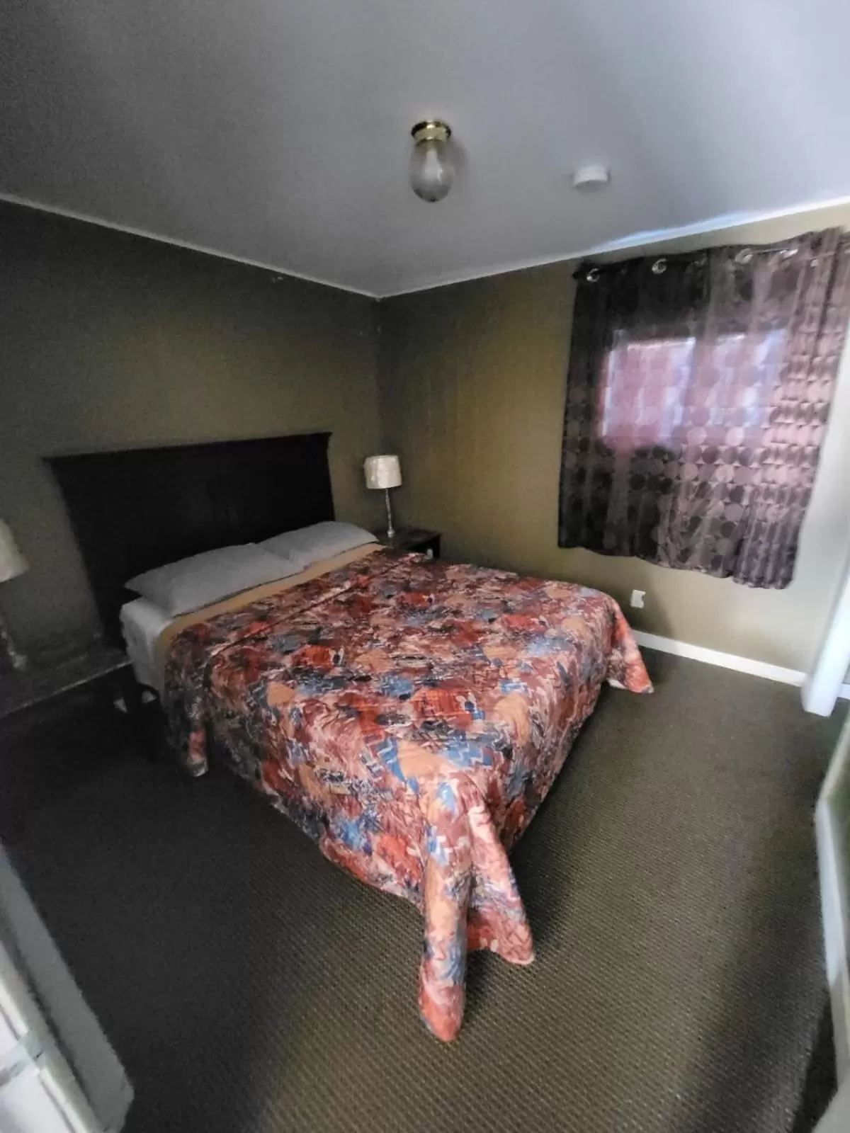 Bed in Night Inn Grand Forks