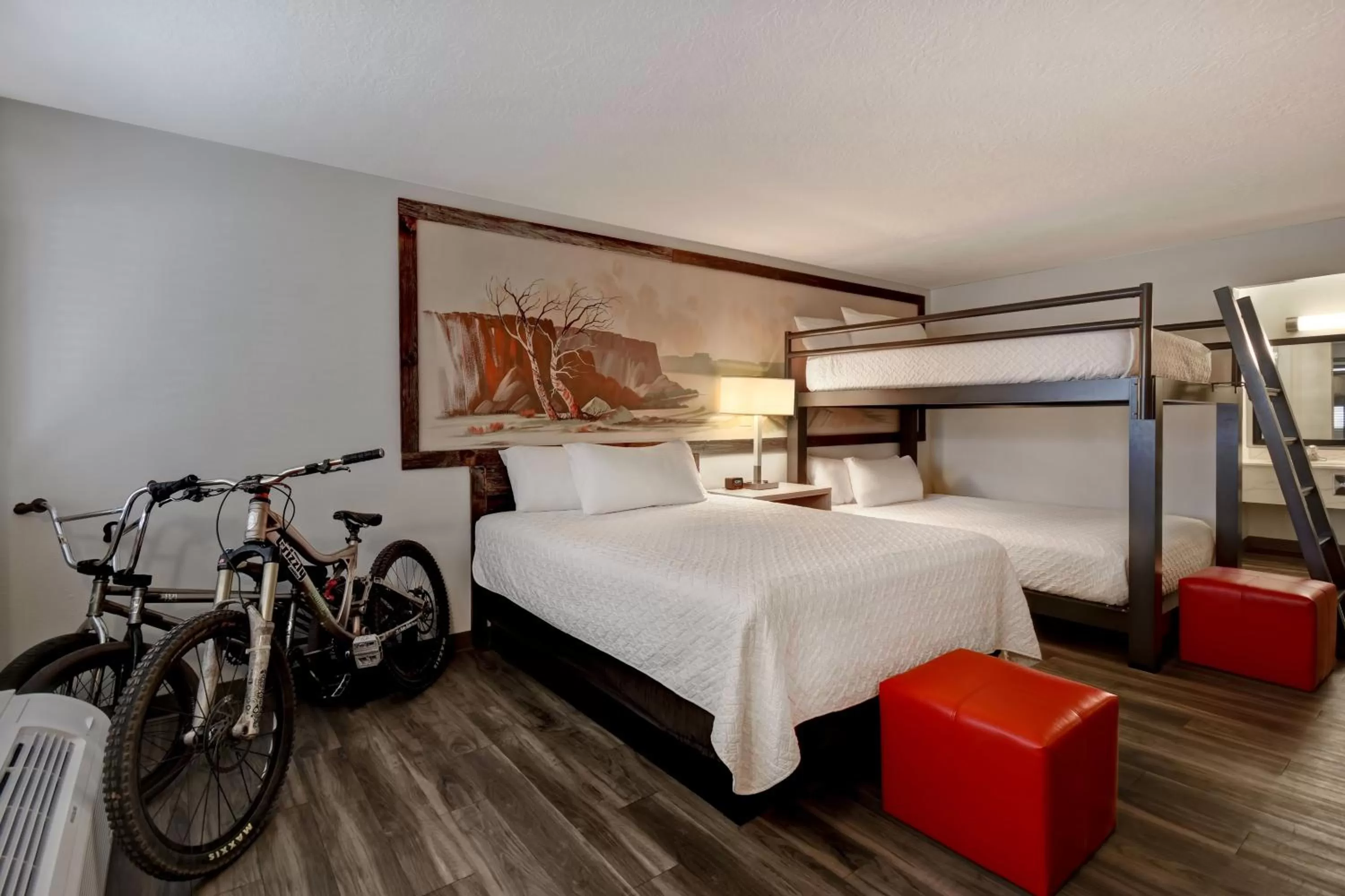 Photo of the whole room, Bed in Expedition Lodge Moab Arches National Park