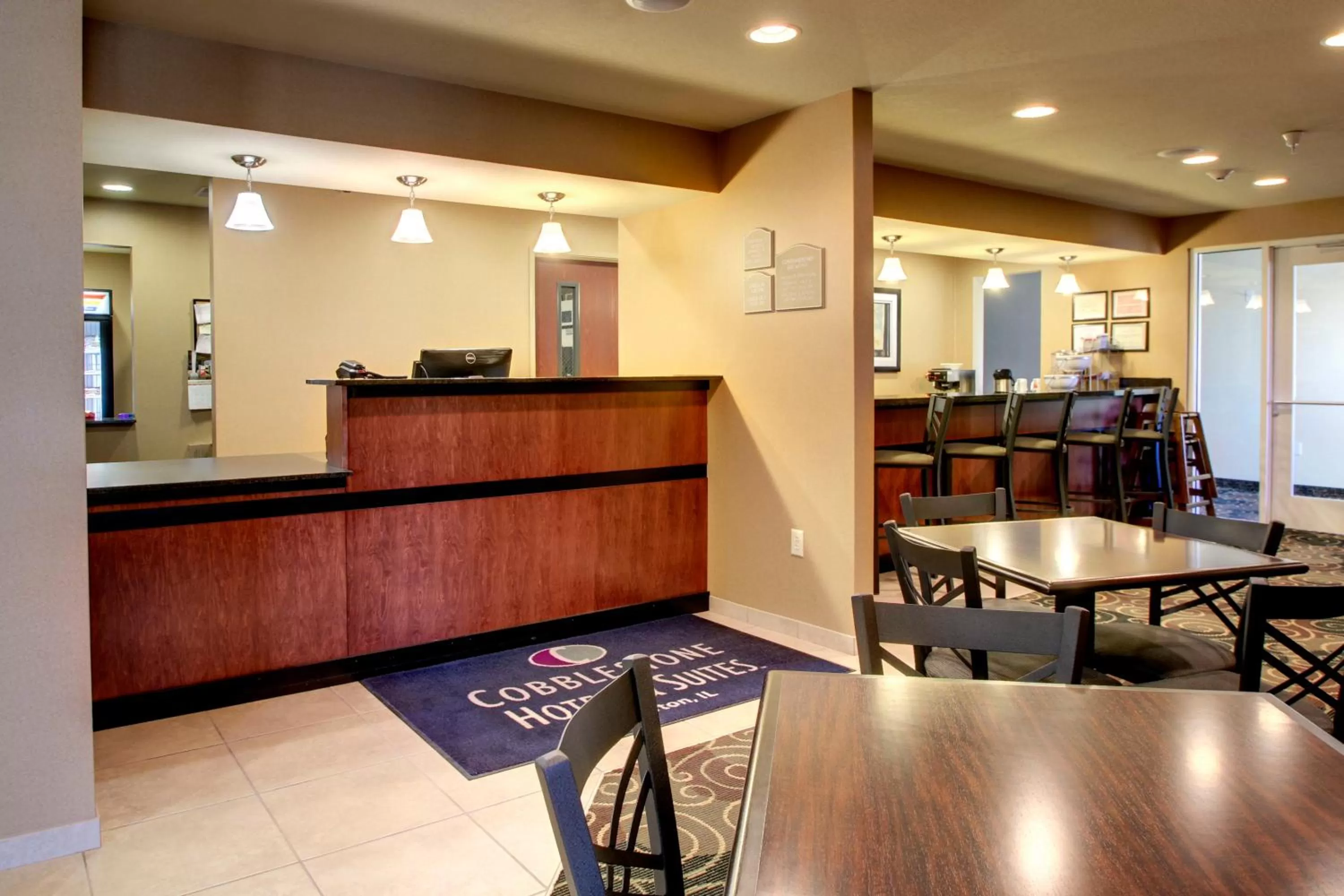 Lobby or reception in Cobblestone Hotel & Suites - Newton