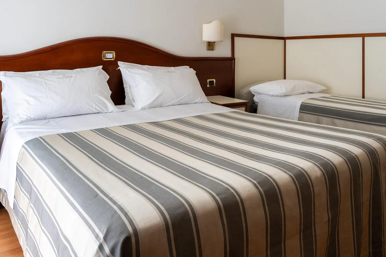 Bed in Hotels Vidi Miramare & Delfino