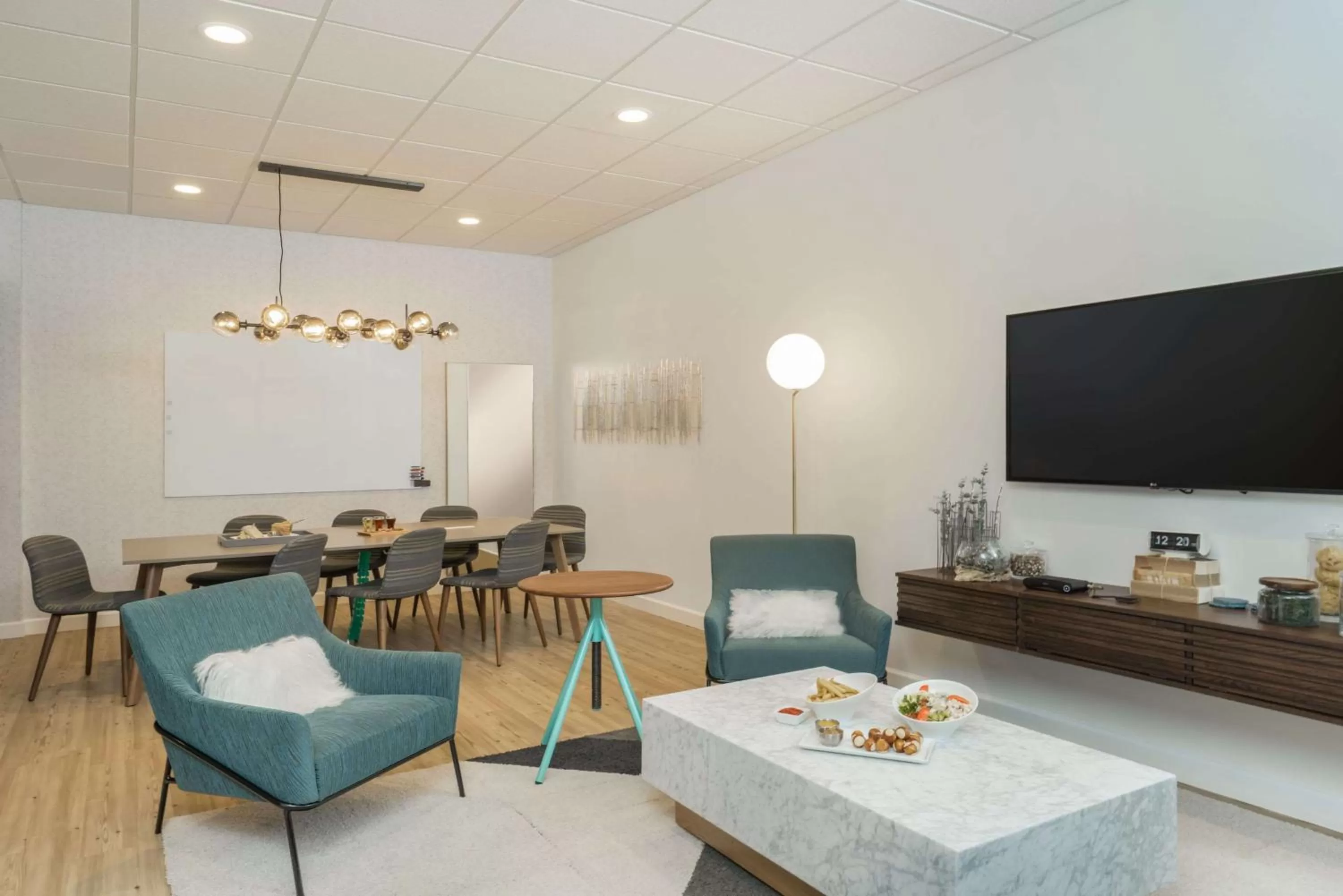 Lobby or reception in Sonesta Milwaukee West Wauwatosa