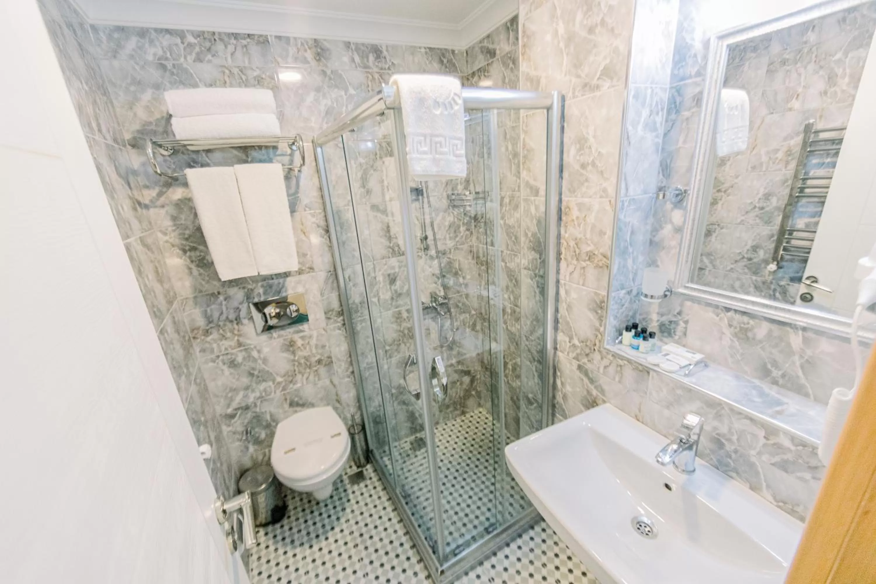 Bathroom in Acacia Mansion Hotel