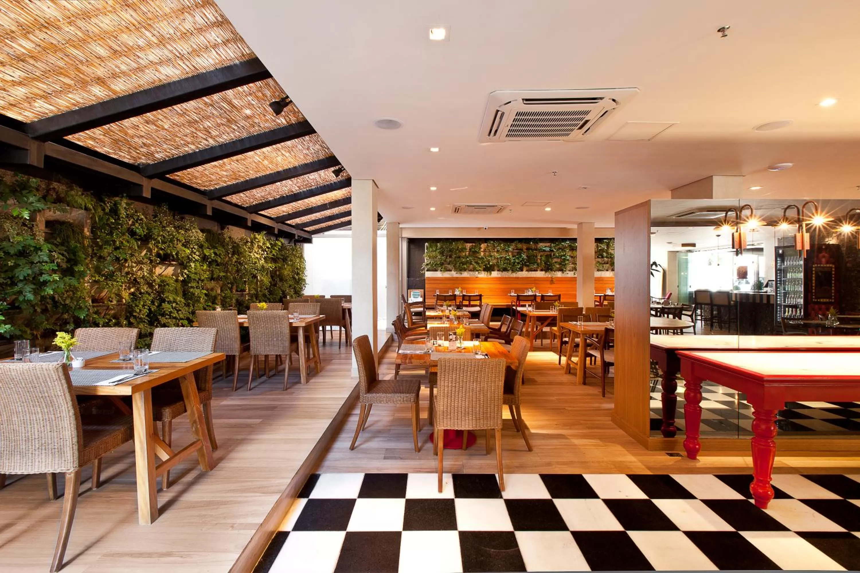 Restaurant/places to eat in eSuites Savassi Toscanini