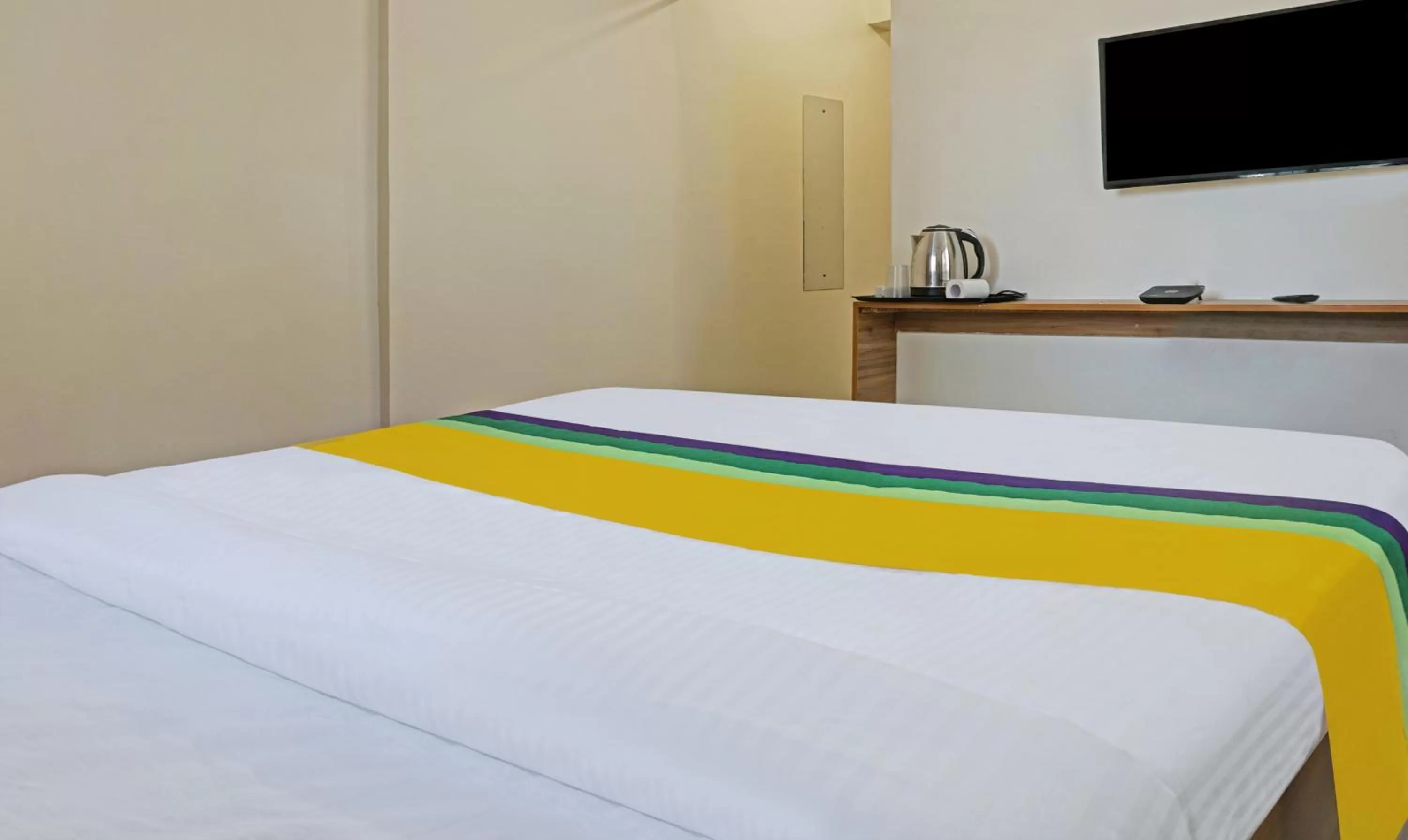 Bedroom, Bed in Itsy Hotels AY Plus Hotels