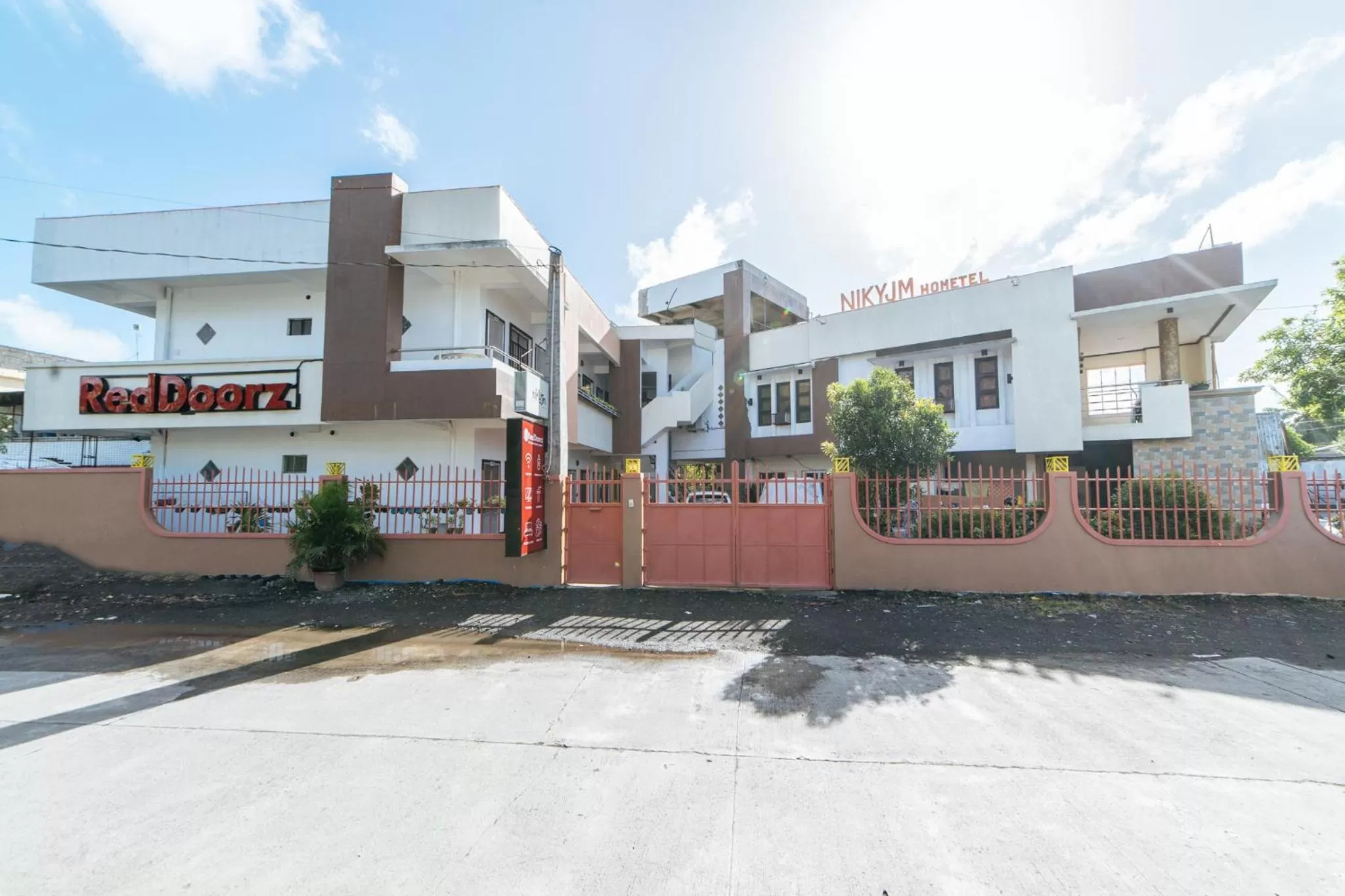 Property building in RedDoorz at Pag Asa Rawis Legazpi