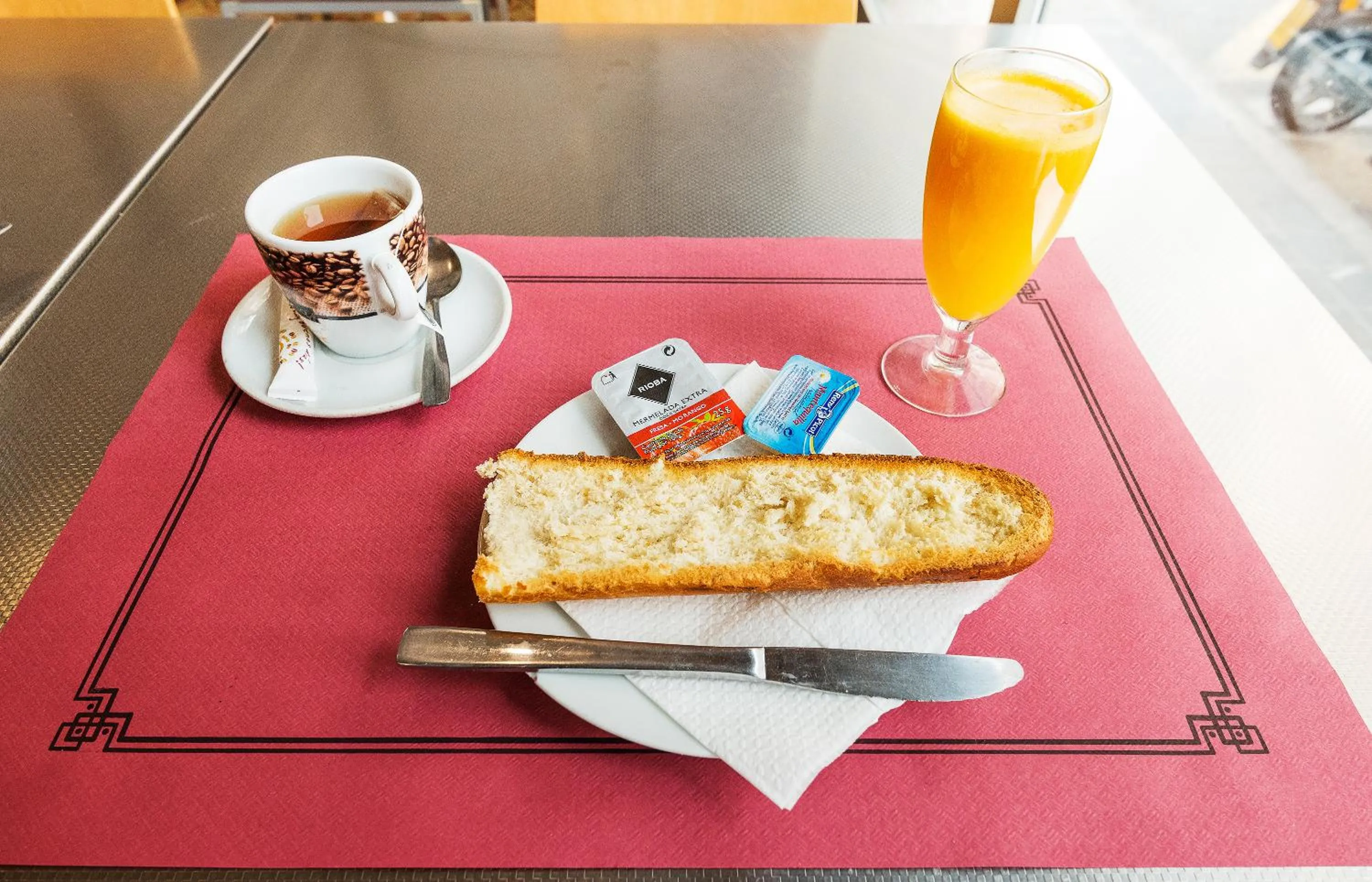 Breakfast in La Lonja