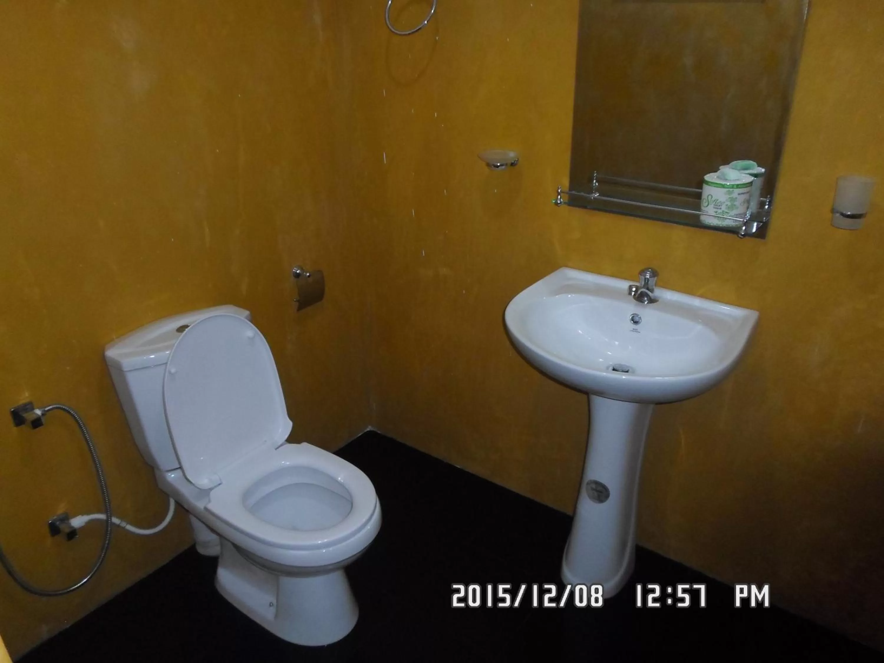 Bathroom in Green Lantern