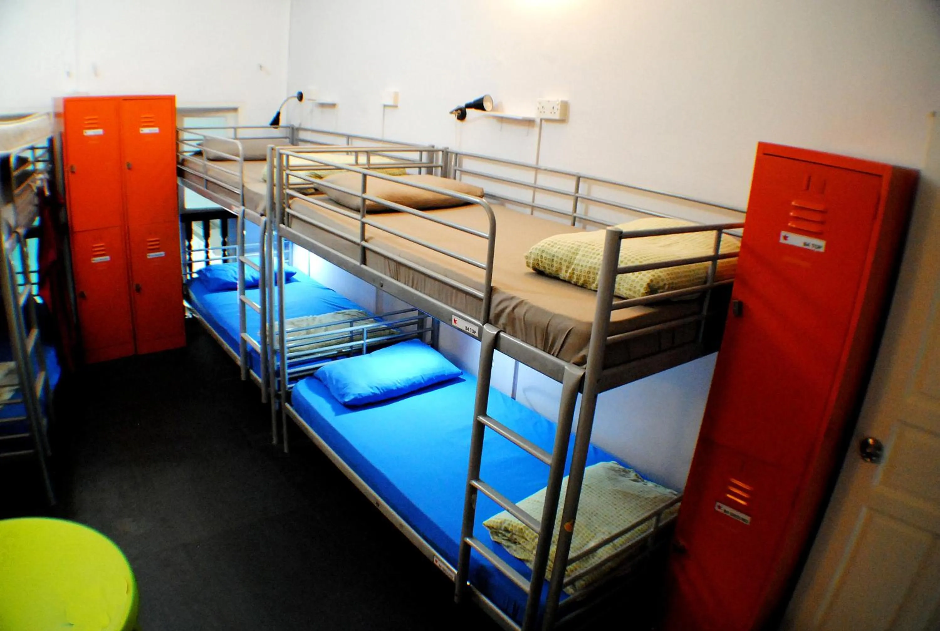 Photo of the whole room, Bed in Royal Lodge @ Pagoda Street