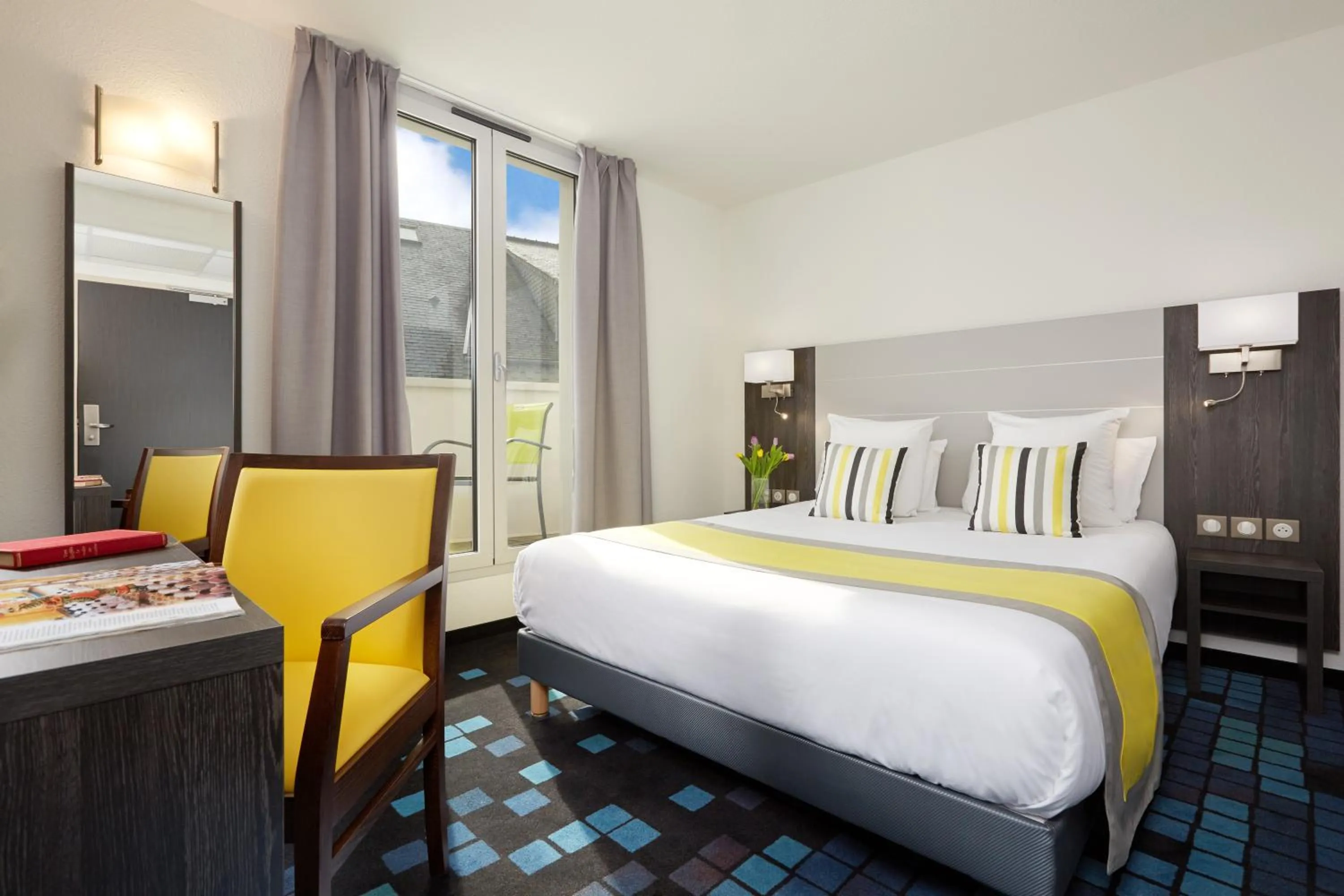 Bedroom, Bed in Hôtel Astrid