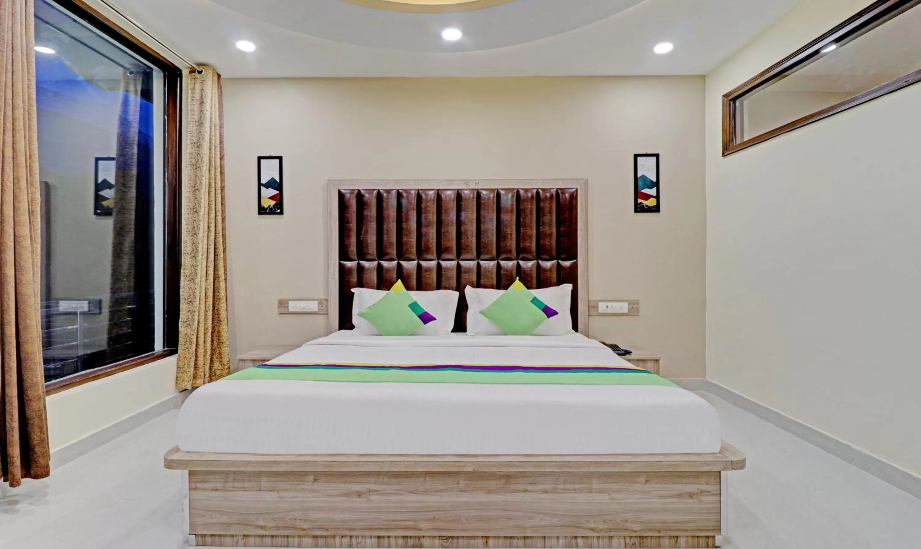 Bedroom, Bed in Treebo Ortus Residency