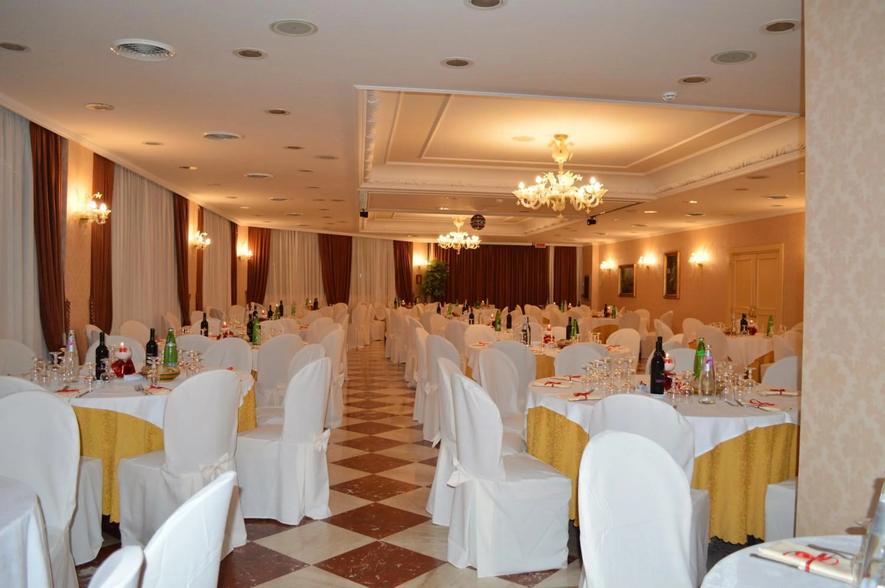 Restaurant/places to eat in Hotel Principe