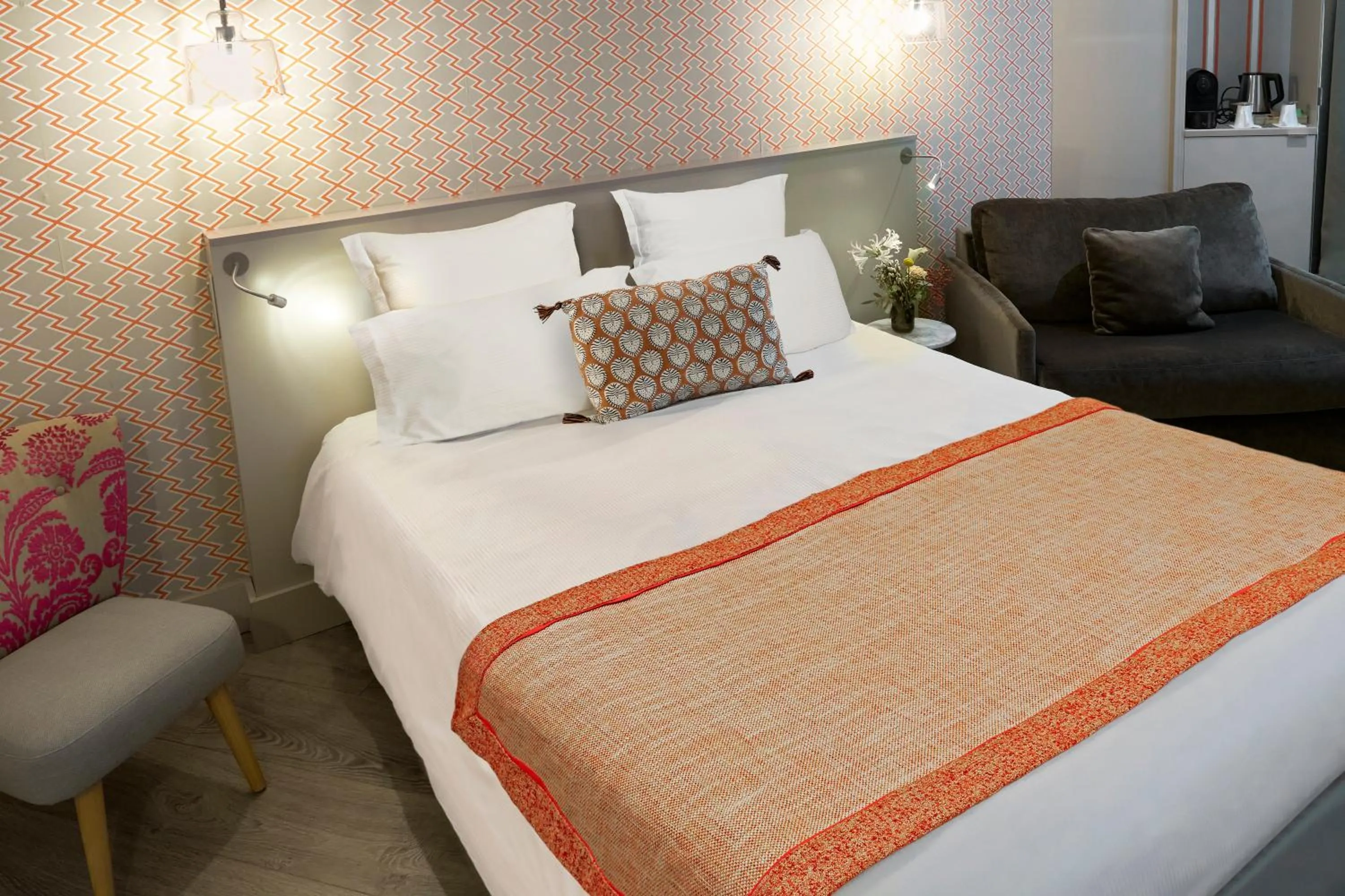 Photo of the whole room, Bed in Hôtel Vic Eiffel