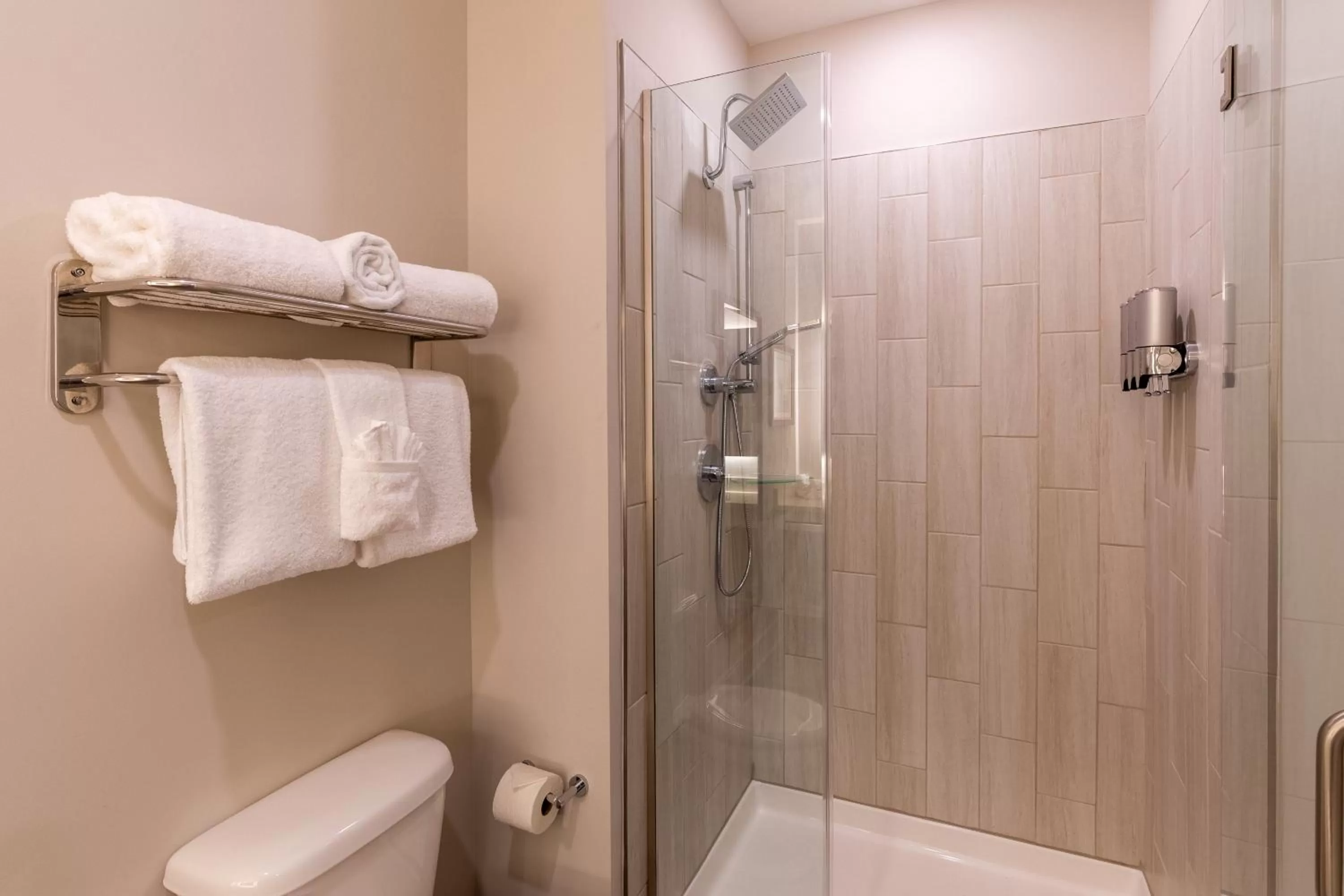 Bathroom in Lakeside Lodge Clemson