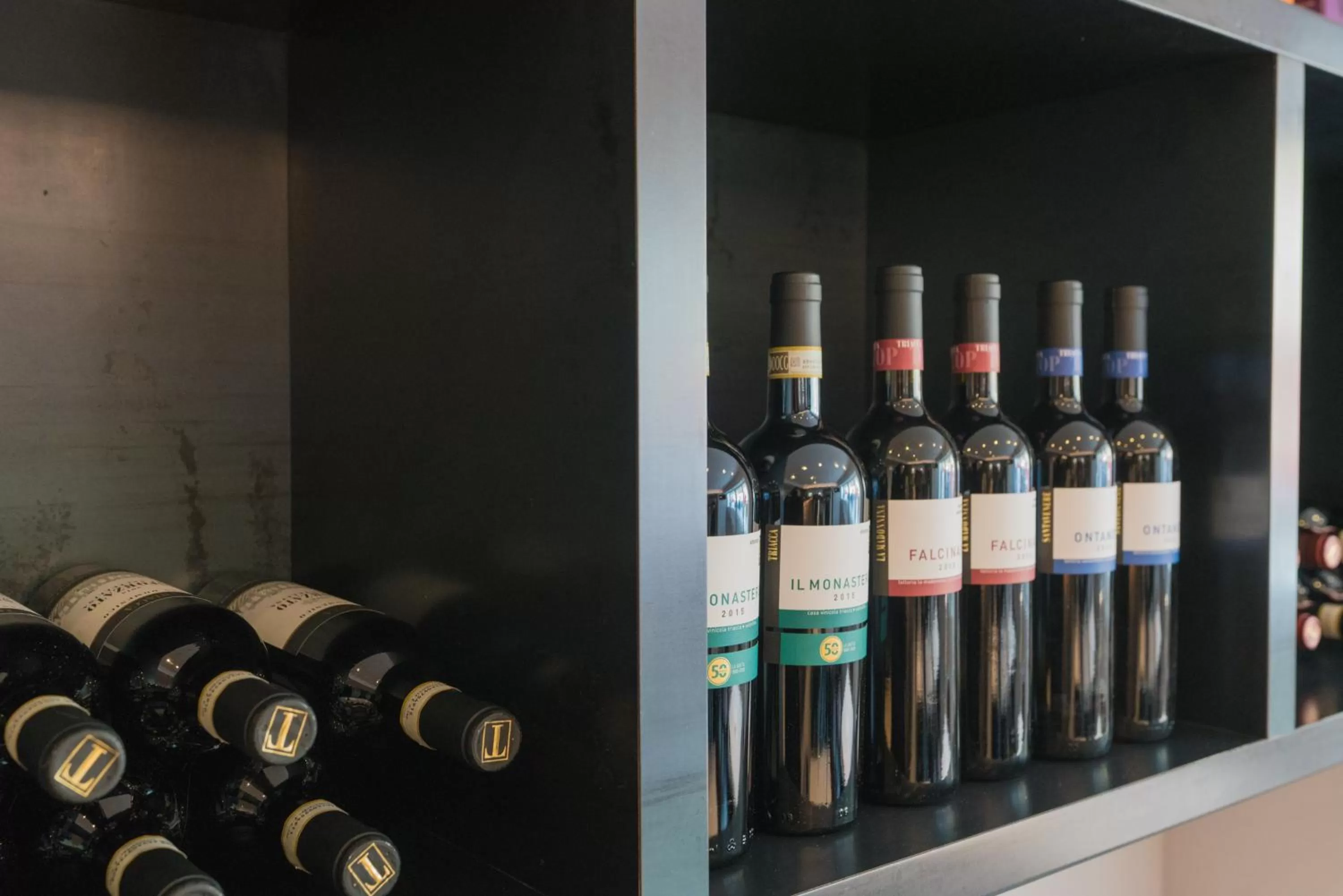 Lounge or bar in Poschiavo Suisse Hotel