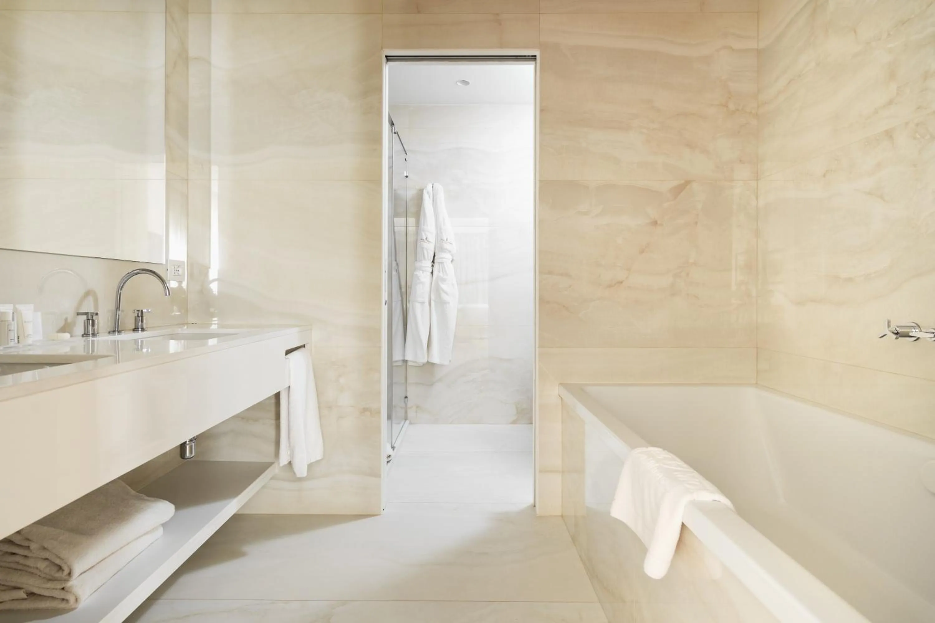 Shower in Hotel Morfeo