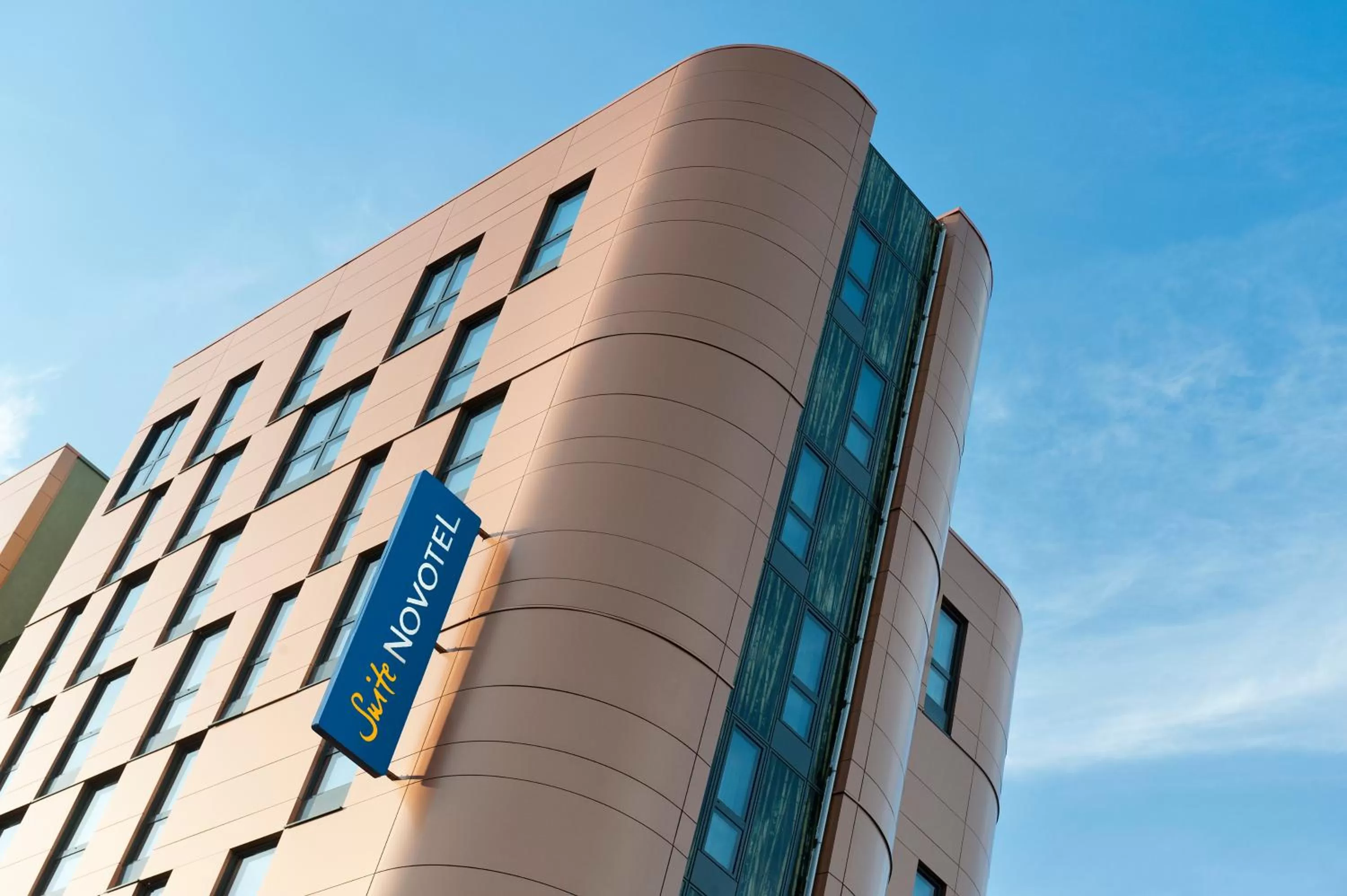 Facade/entrance in Novotel Suites Paris Issy Les Moulineaux