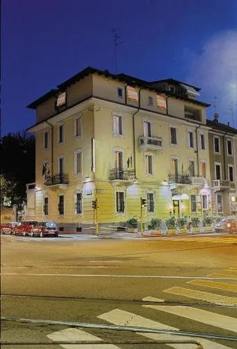 Night in Hotel Florence Milano