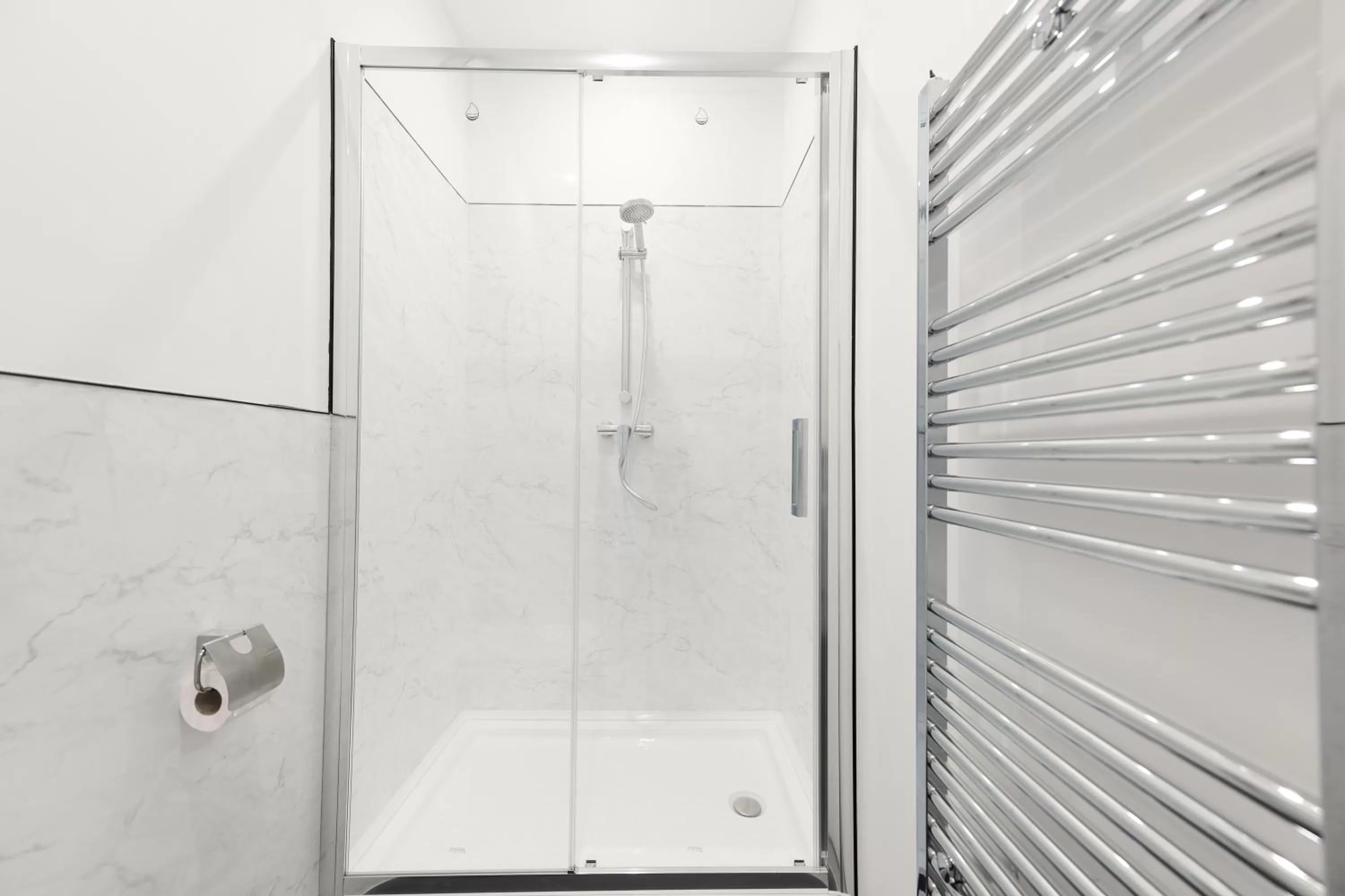 Shower in Villa Oliver Budapest