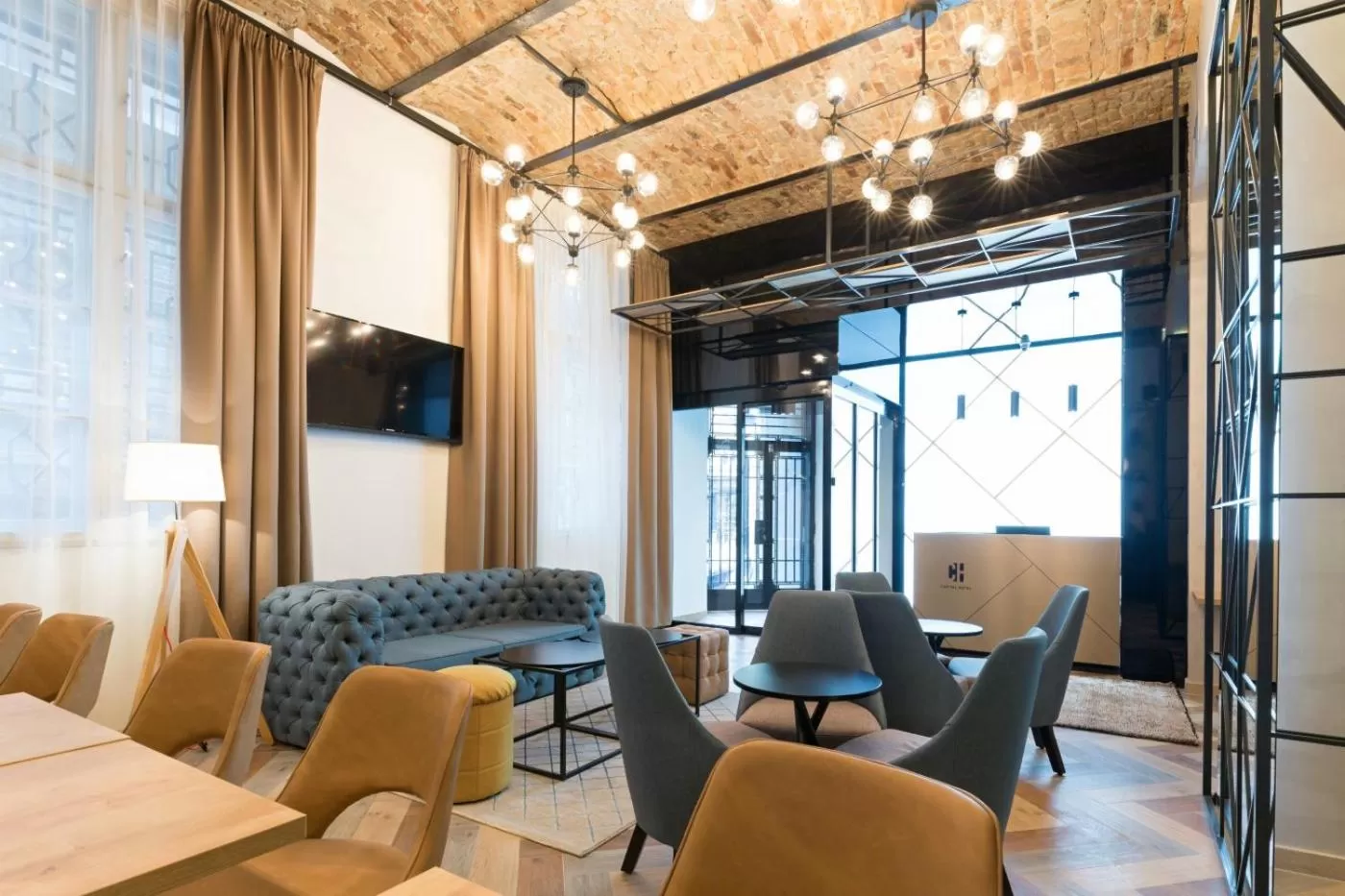 Communal lounge/ TV room in Capital Hotel Garni