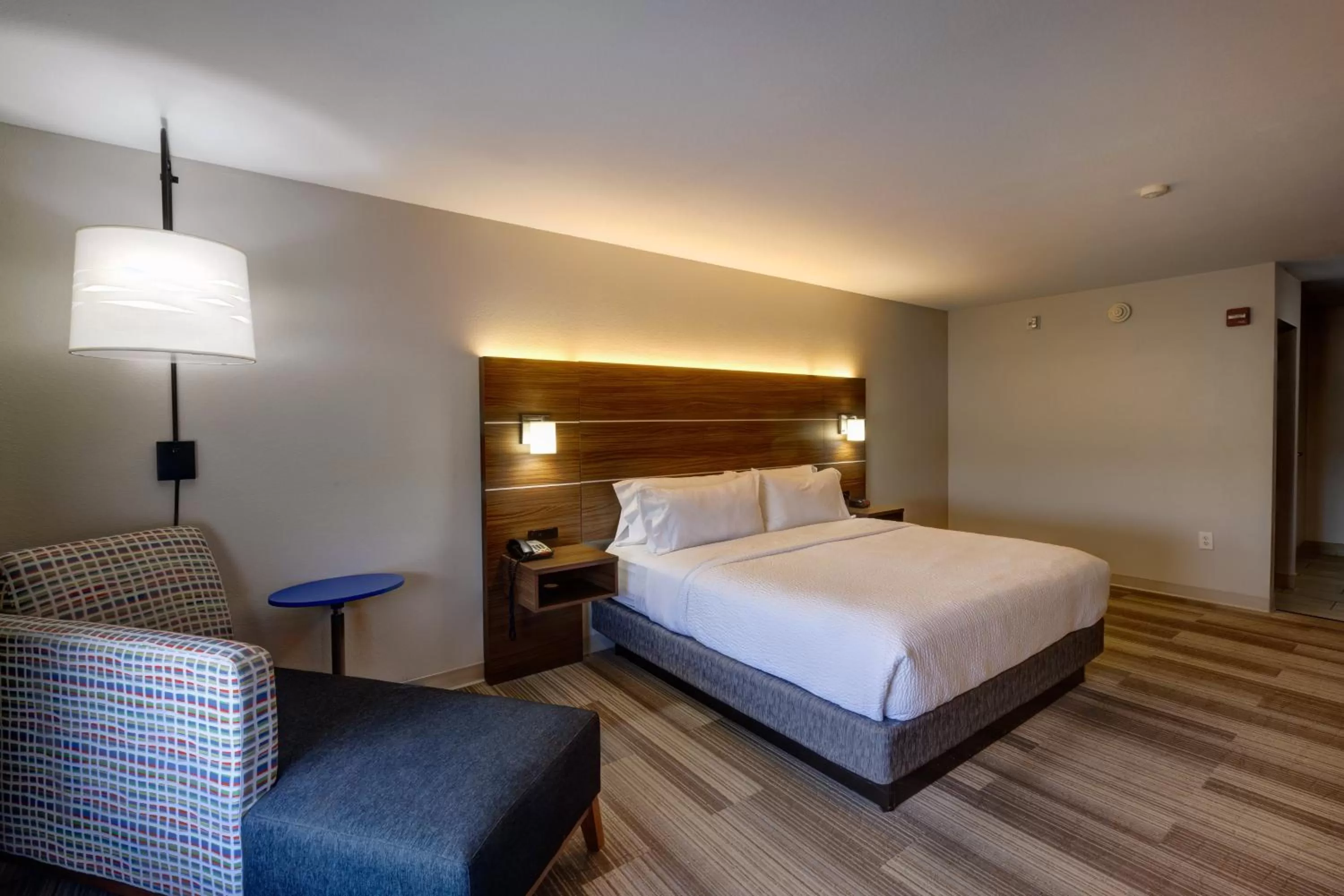 Photo of the whole room, Bed in Holiday Inn Express & Suites Shelbyville Indianapolis by IHG