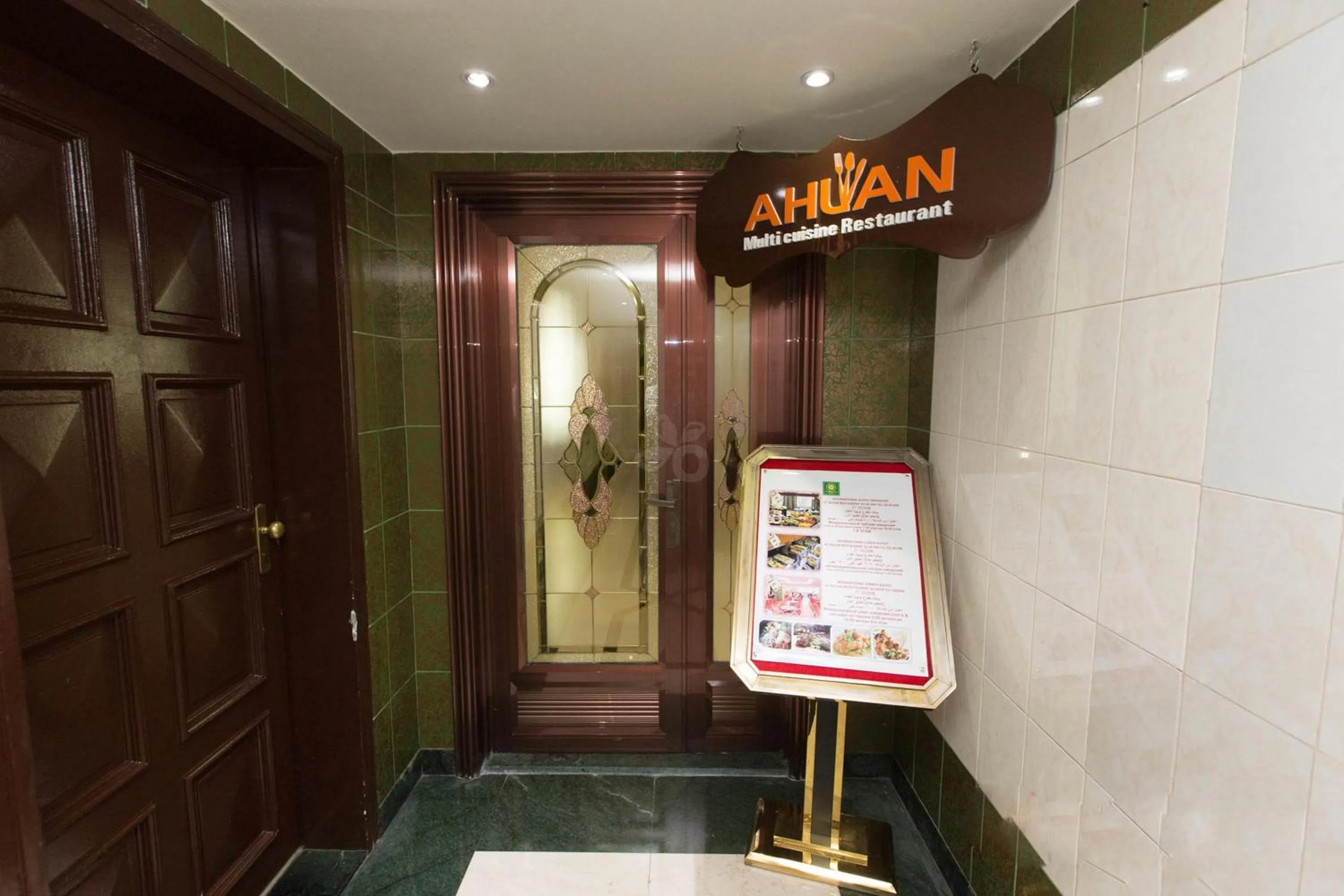 Restaurant/places to eat in Comfort Inn Hotel Deira