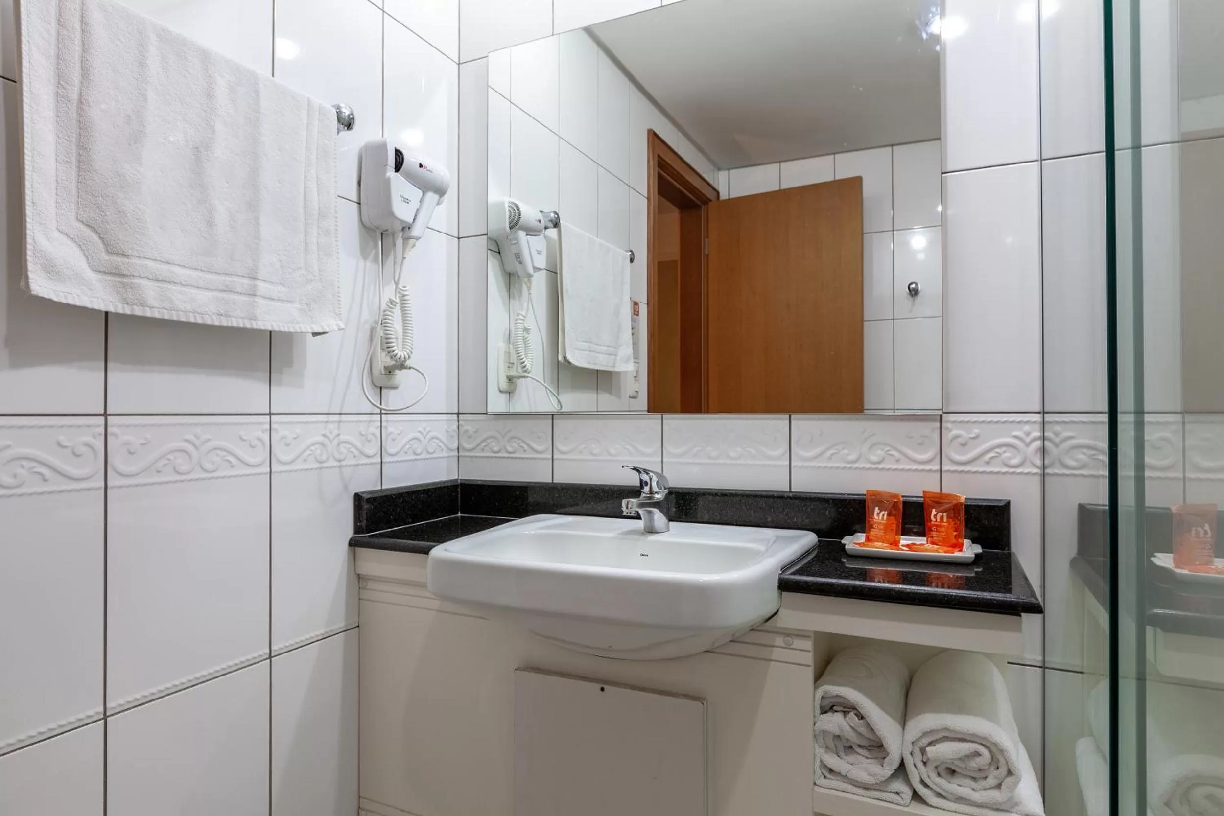 Bathroom in Tri Hotel Executive Caxias