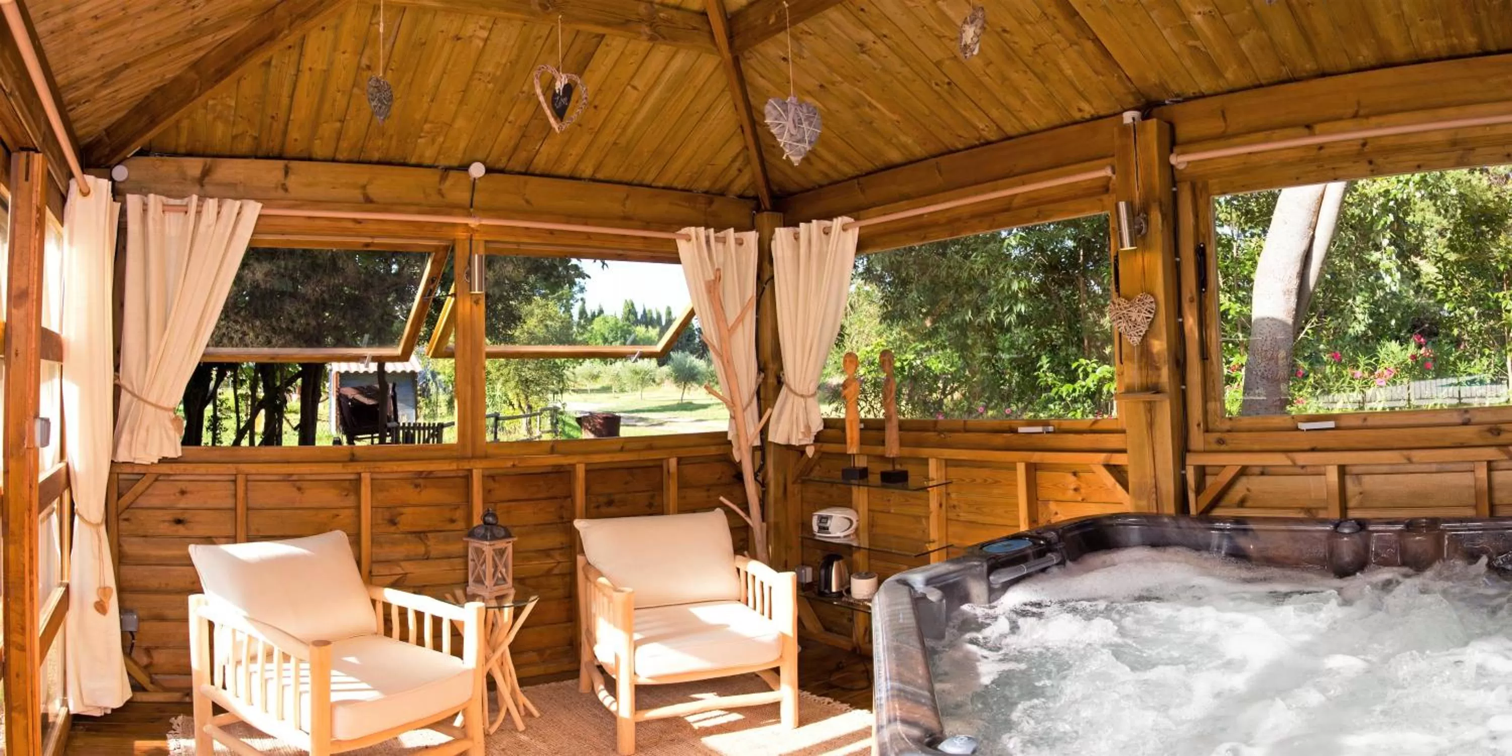 Spa and wellness centre/facilities in Chambres d'Hotes Domaine des Machottes