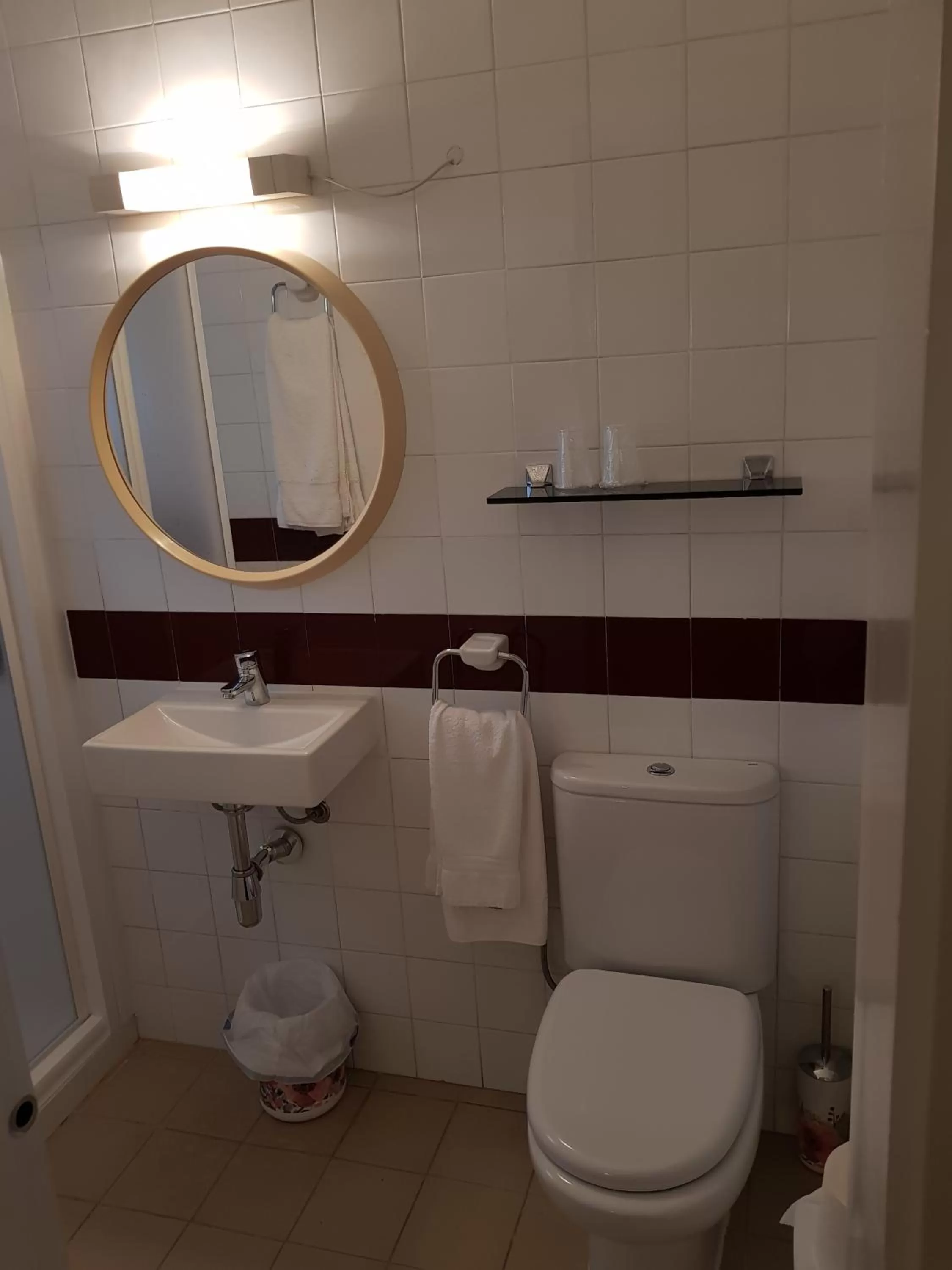 Bathroom in Hostal Ondina