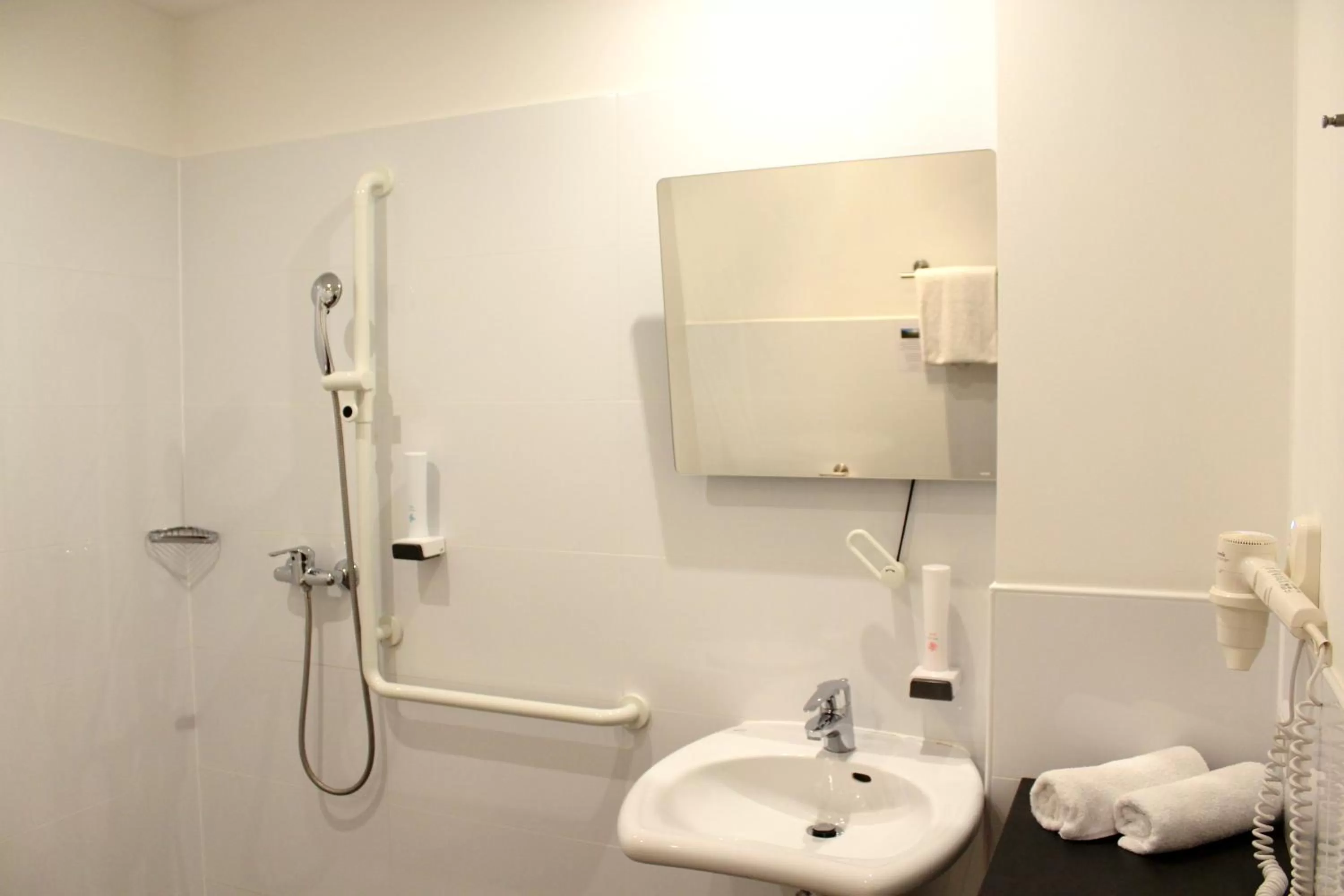 Bathroom in Come IN Hotel