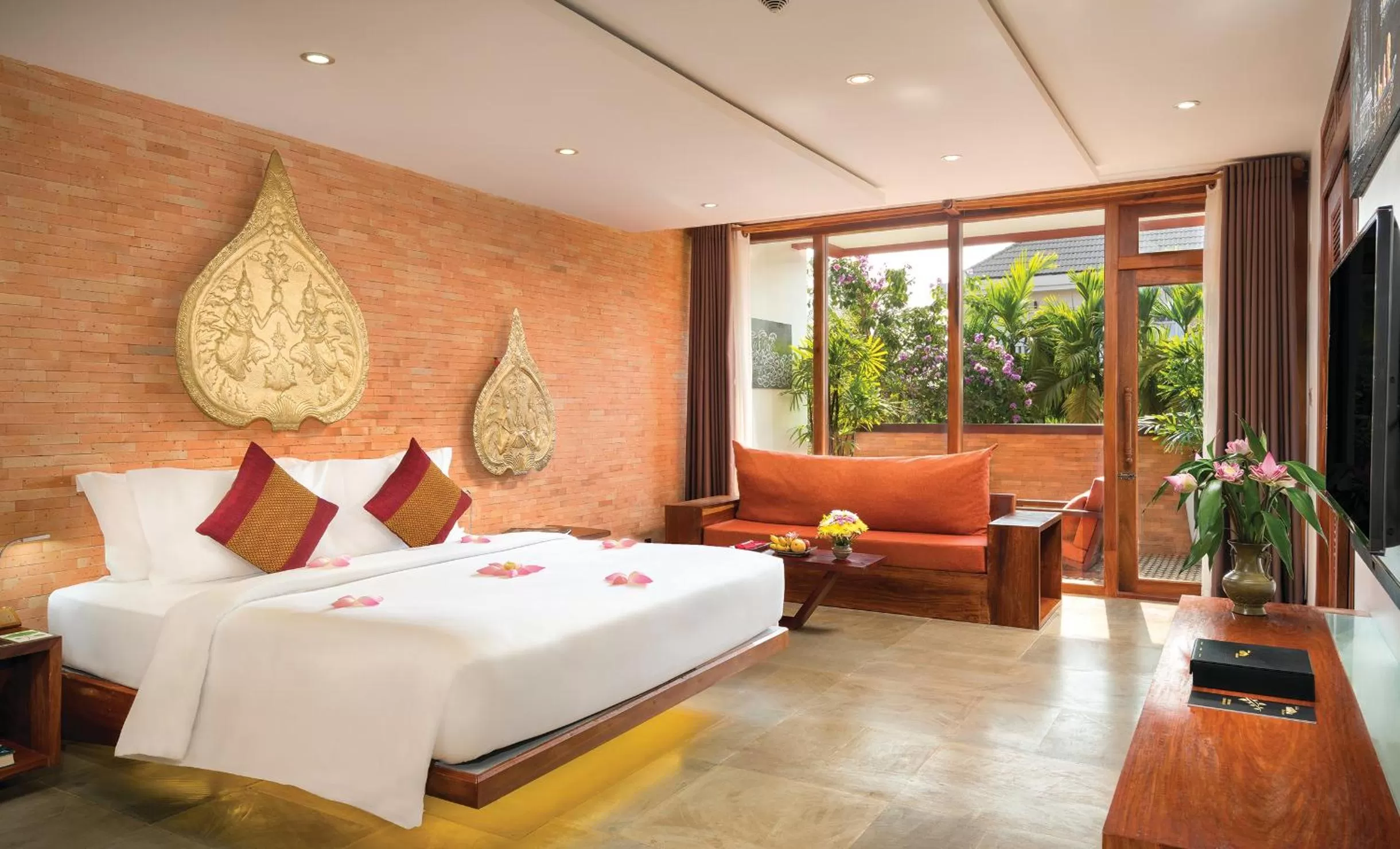 Balcony/Terrace, Bed in Golden Temple Residence