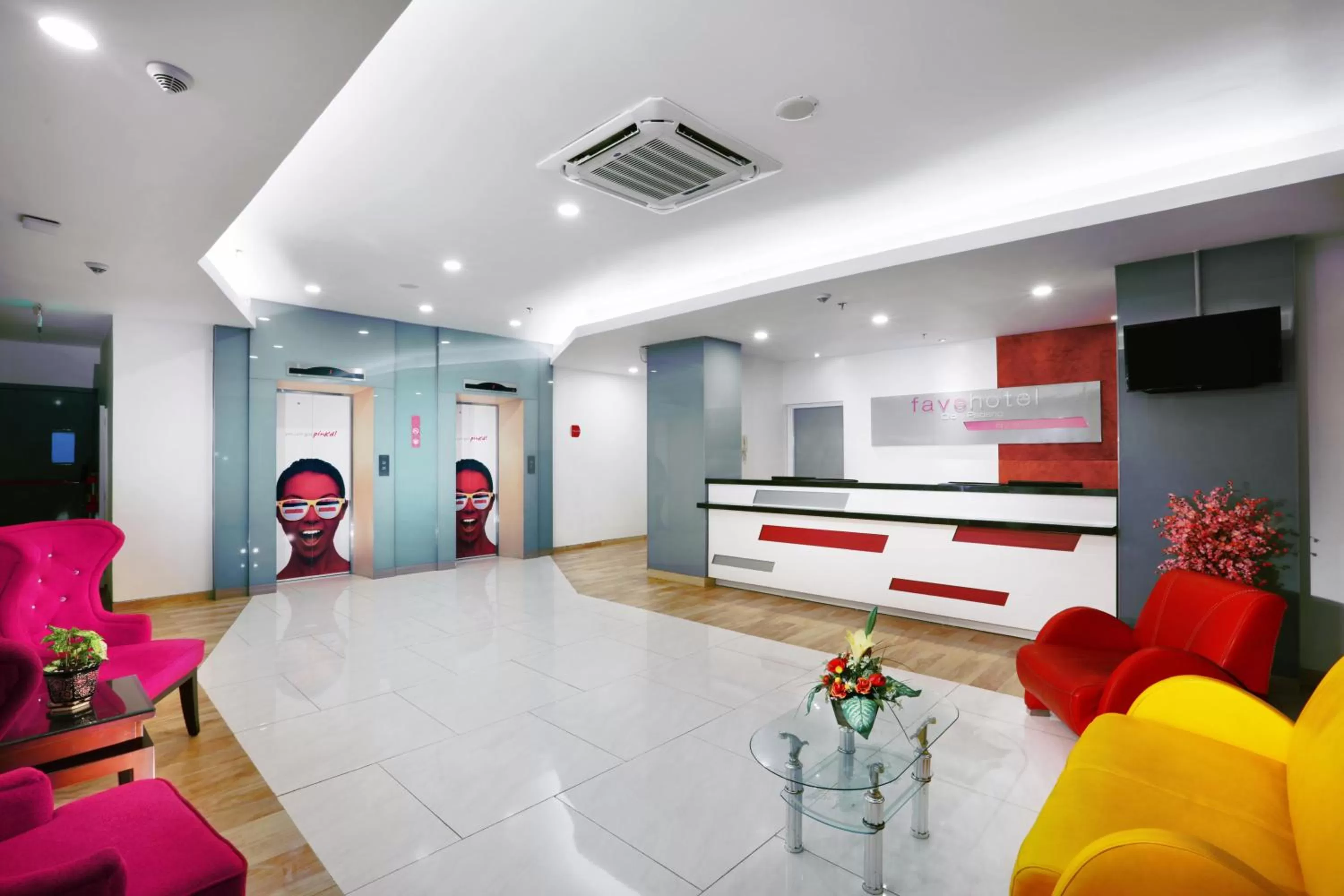 Lobby or reception in favehotel Olo Padang