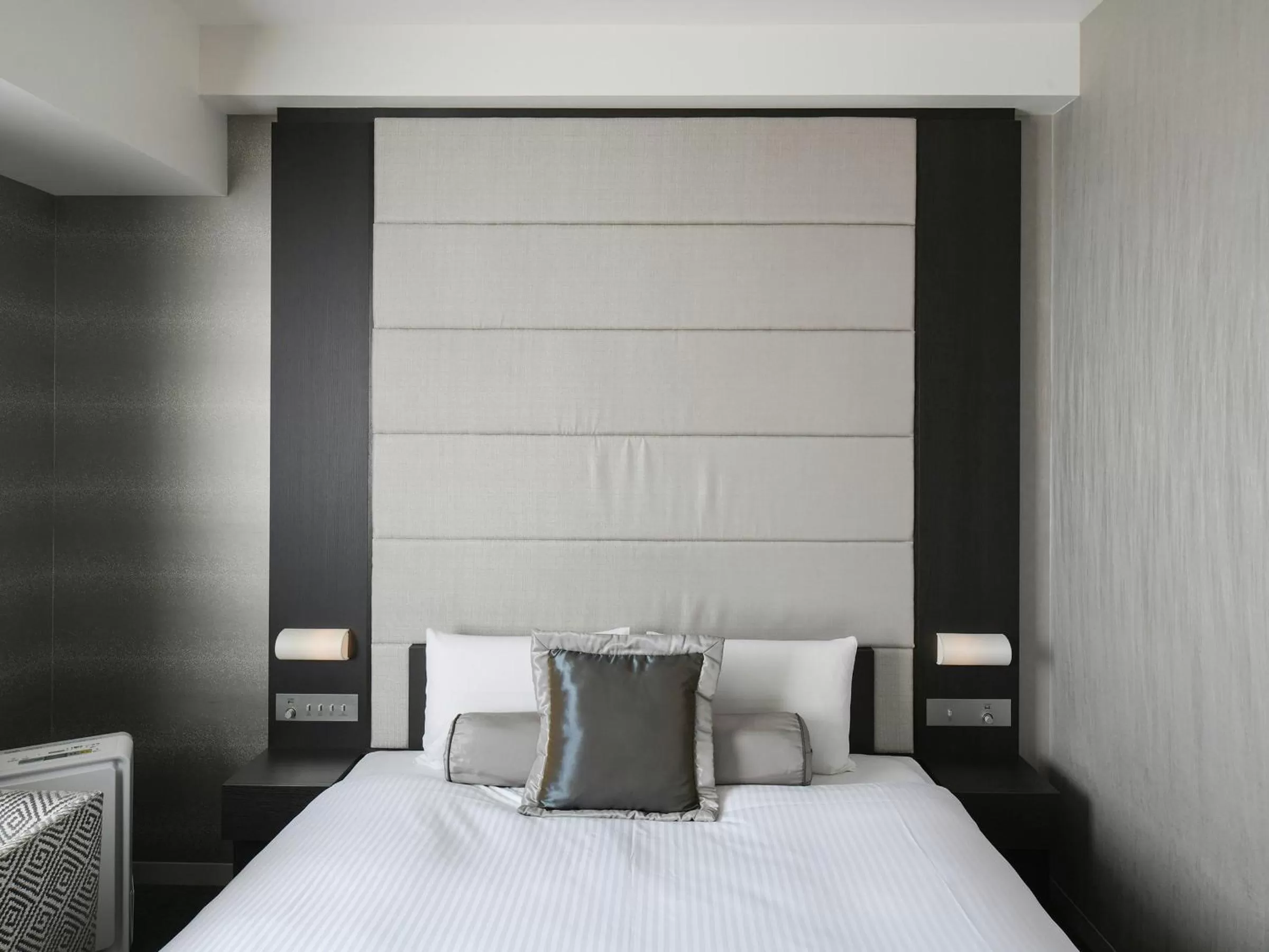 Bed in Vessel Inn Shigamoriyama Station