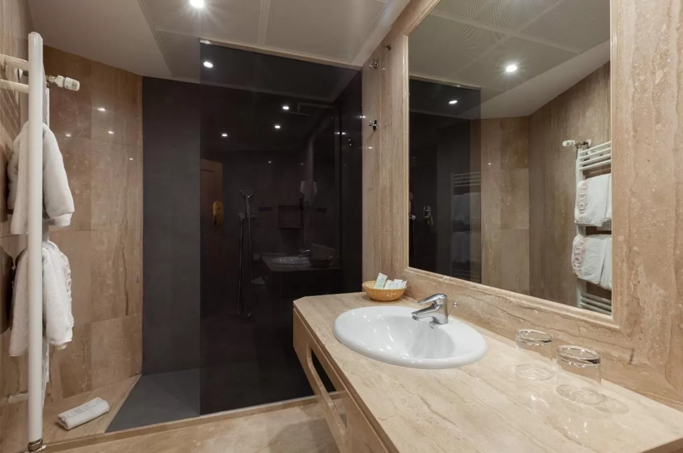 Shower in Hotel Europa