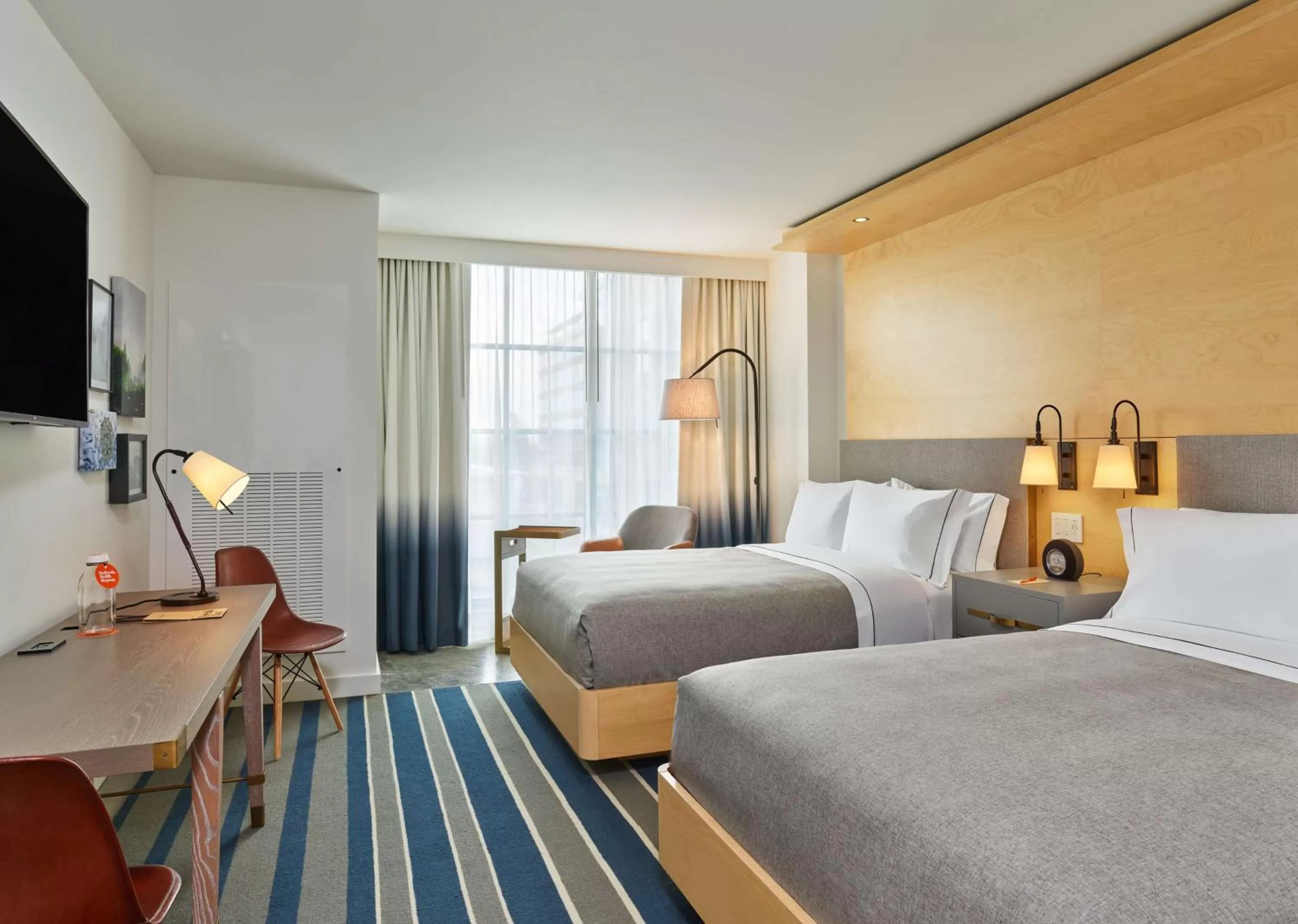 TV and multimedia, Bed in Canopy By Hilton Washington DC Bethesda North