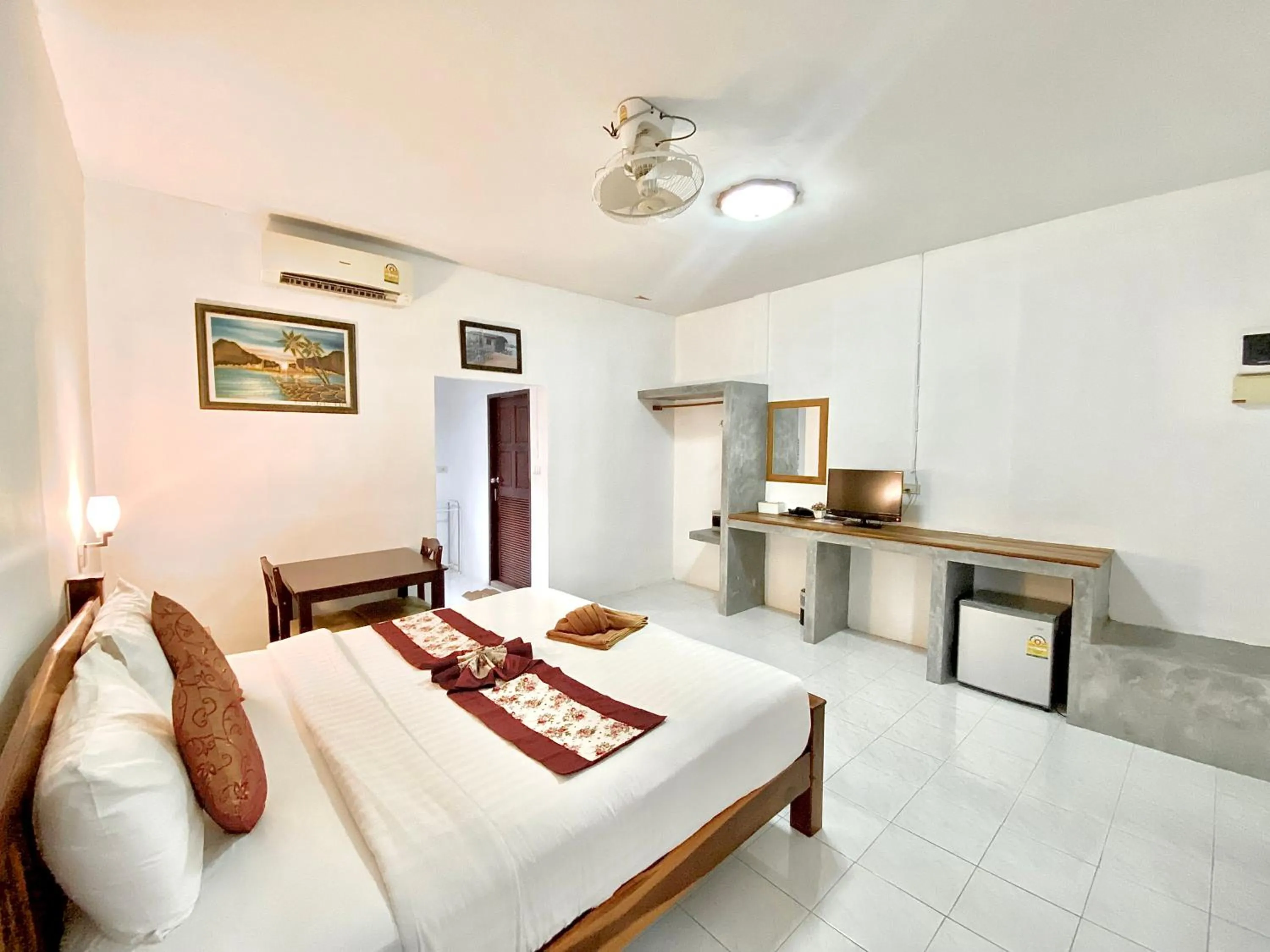 Bed in Hatzanda Lanta Resort - SHA Extra Plus