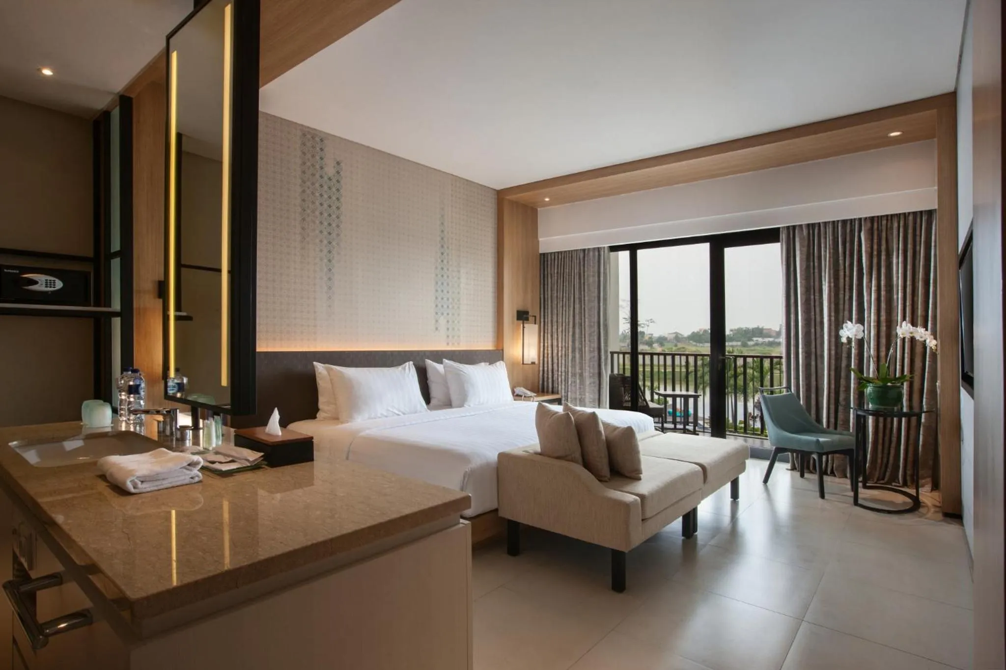 Bedroom, Bed in Hotel Santika Premiere Bandara Palembang