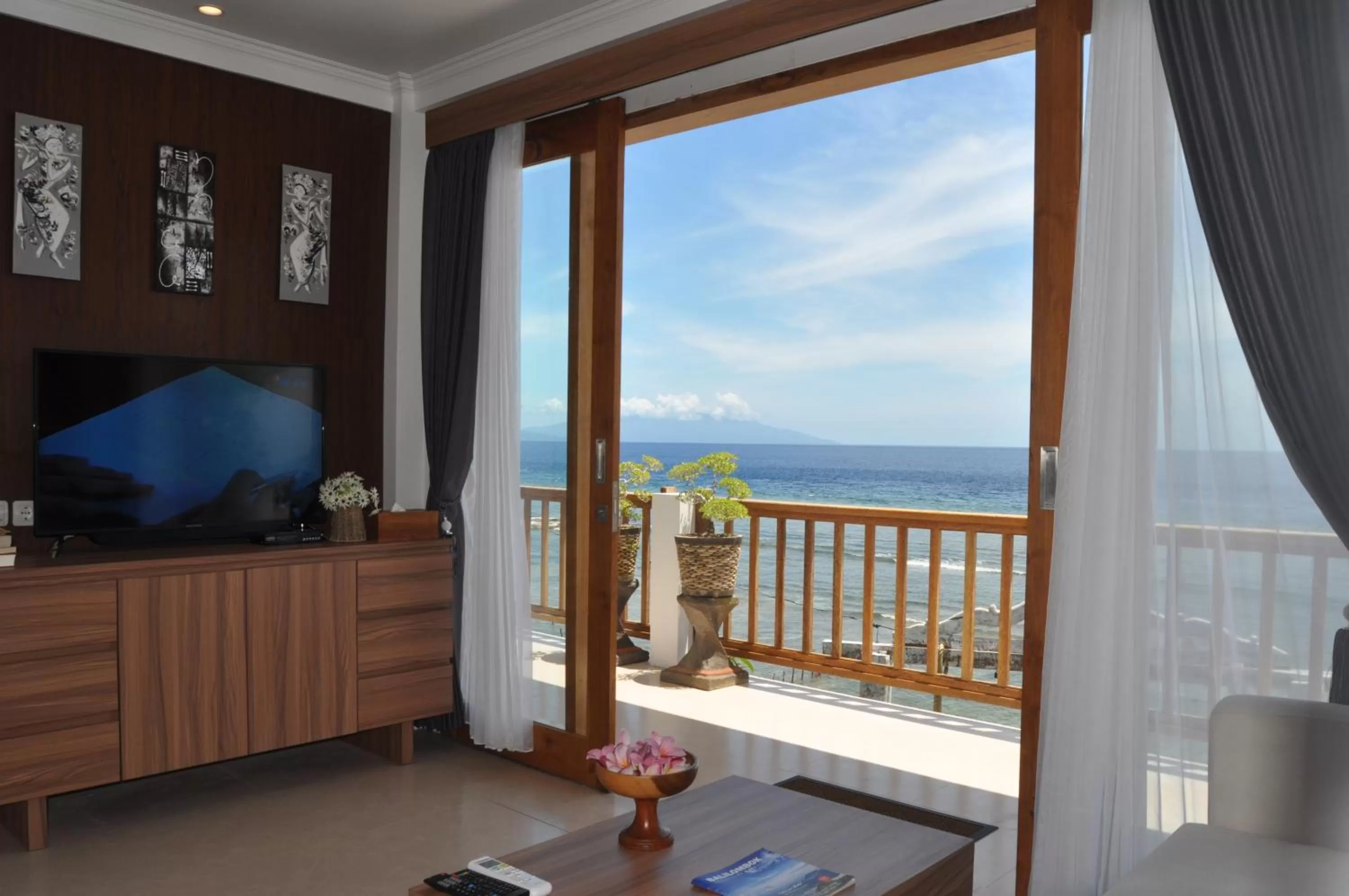 TV and multimedia in SUITE OCEAN BLUE