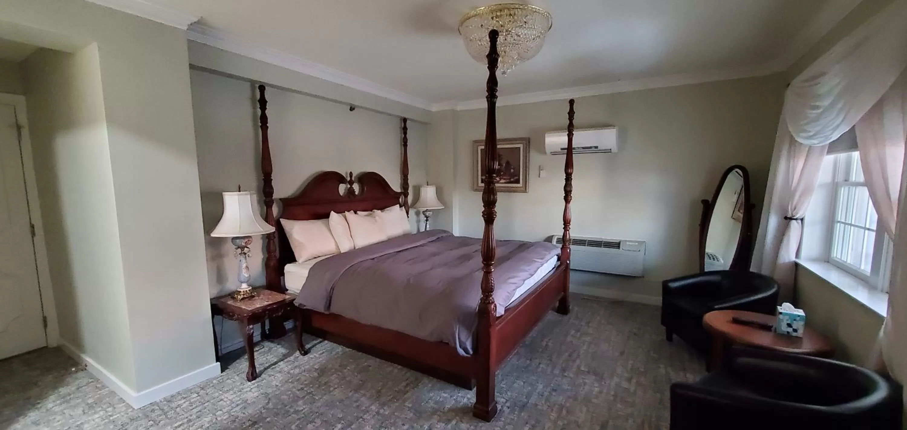Bedroom in Lowell Inn