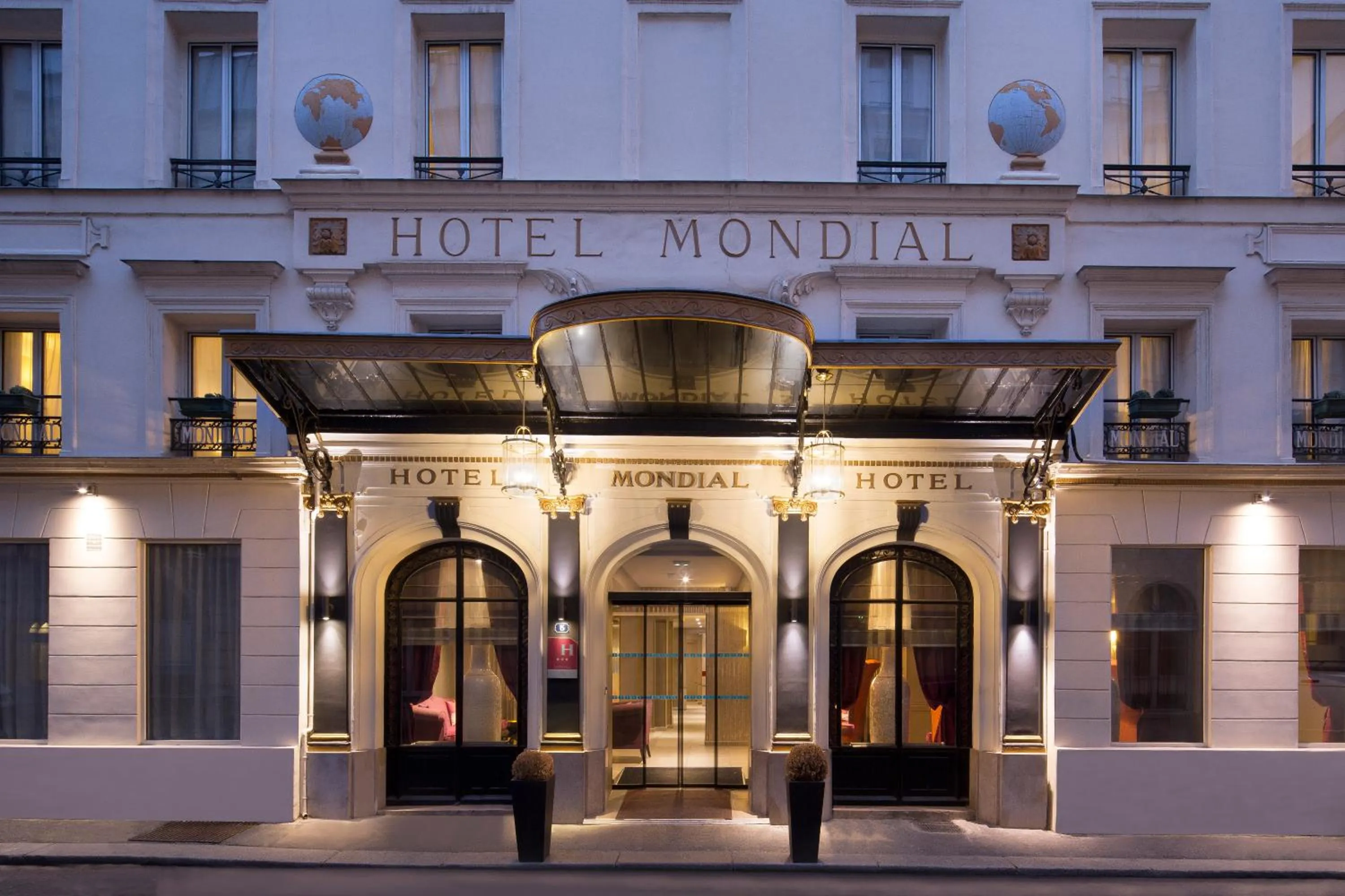 Facade/entrance in Hôtel Mondial