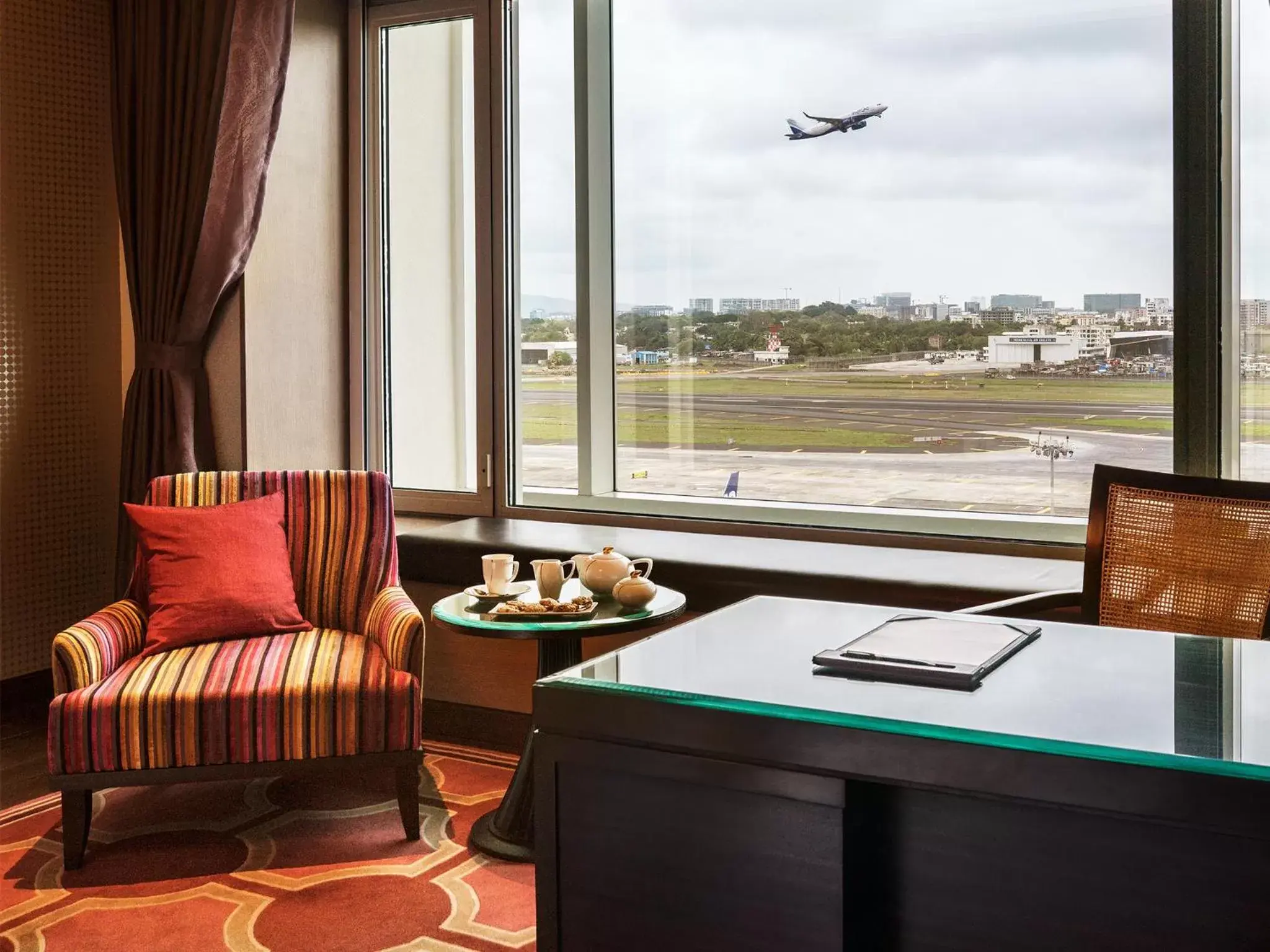 Luxury Room Runway View King Bed with Bathtub in Taj Santacruz Luxury Room Runway View King Bed with Bathtub in Taj Santacruz