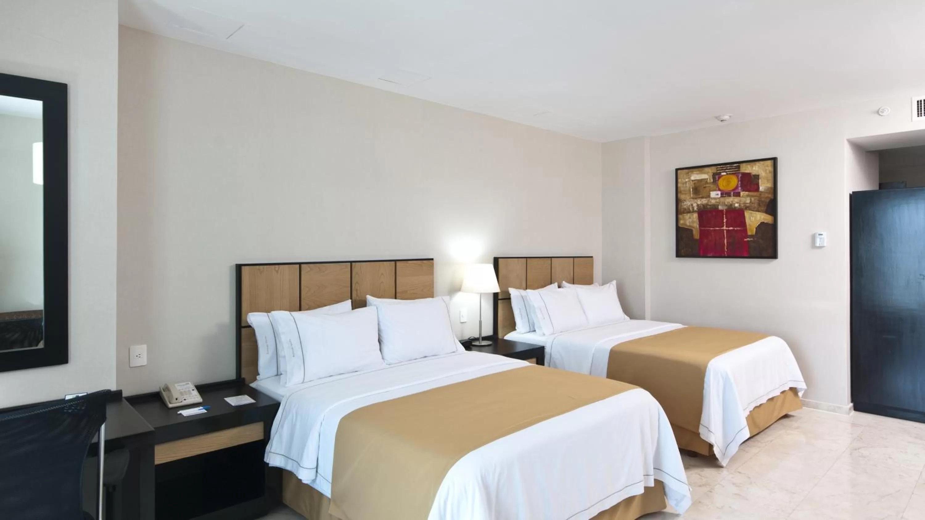 Photo of the whole room, Bed in Holiday Inn Express Ciudad Del Carmen by IHG