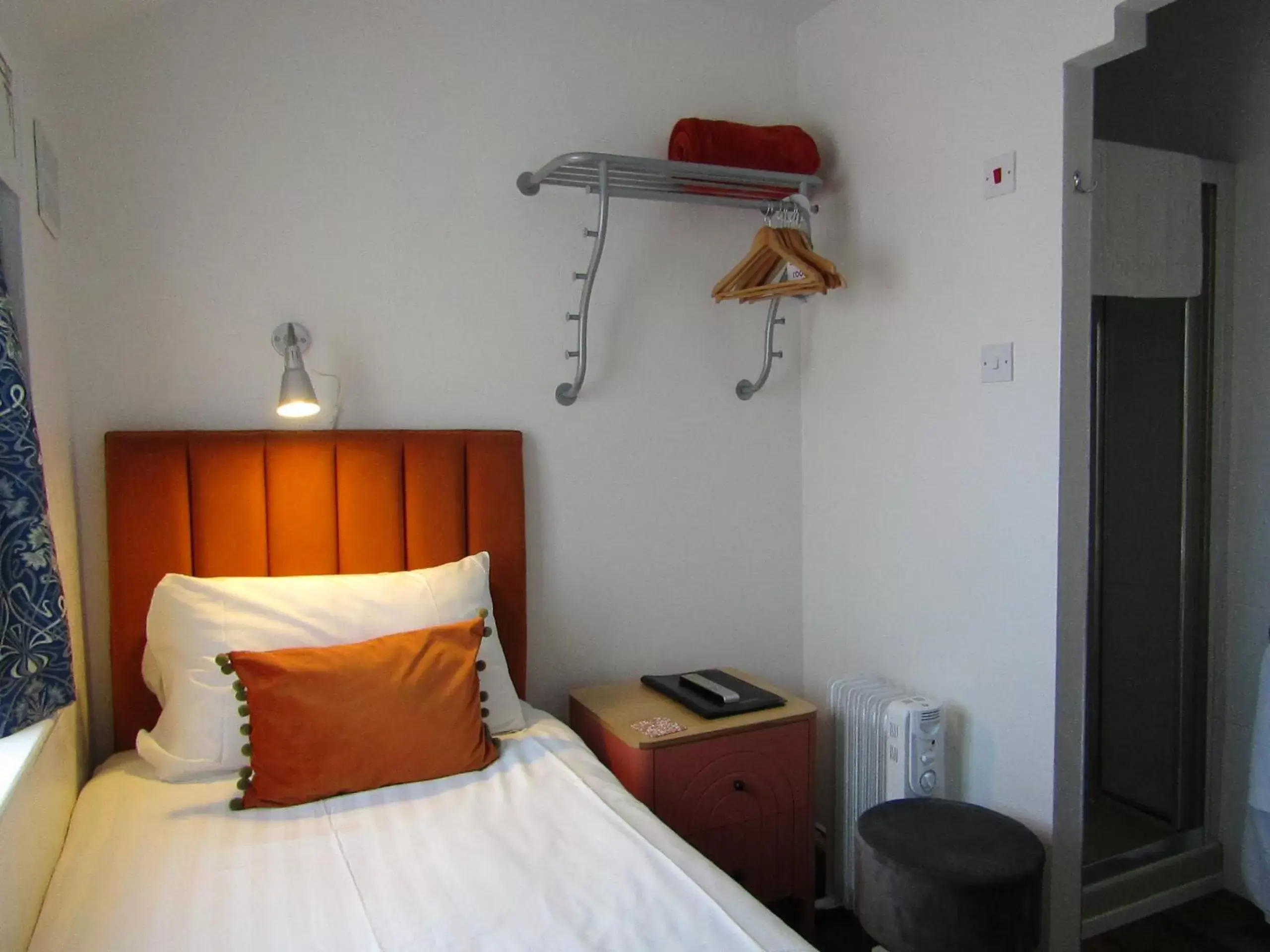 Single Room with Private Bathroom - single occupancy in The Scala Hotel Single Room with Private Bathroom - single occupancy in The Scala Hotel