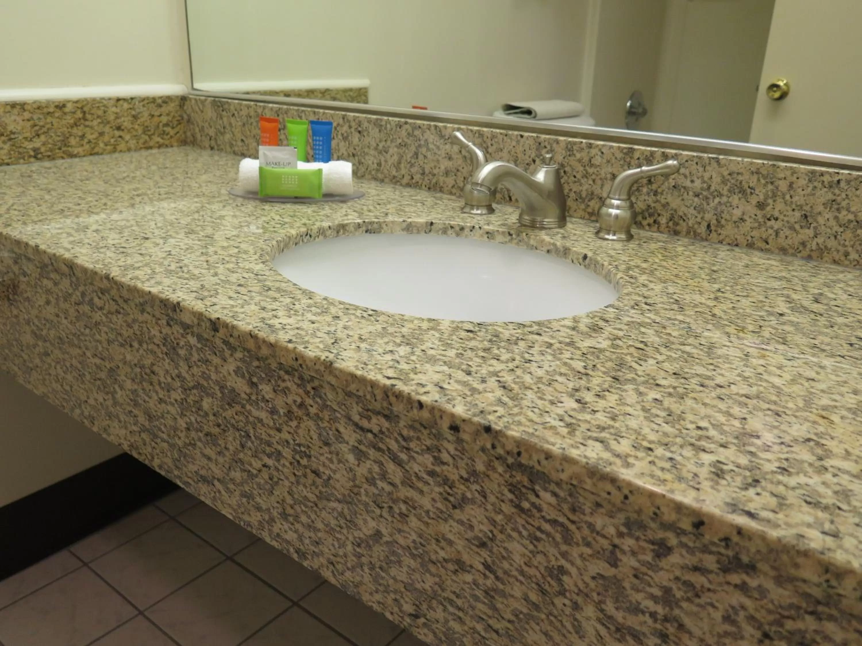 Standard Two Queens Room - Non-Smoking in Red Roof Inn Yuba City Bonanza - Marysville