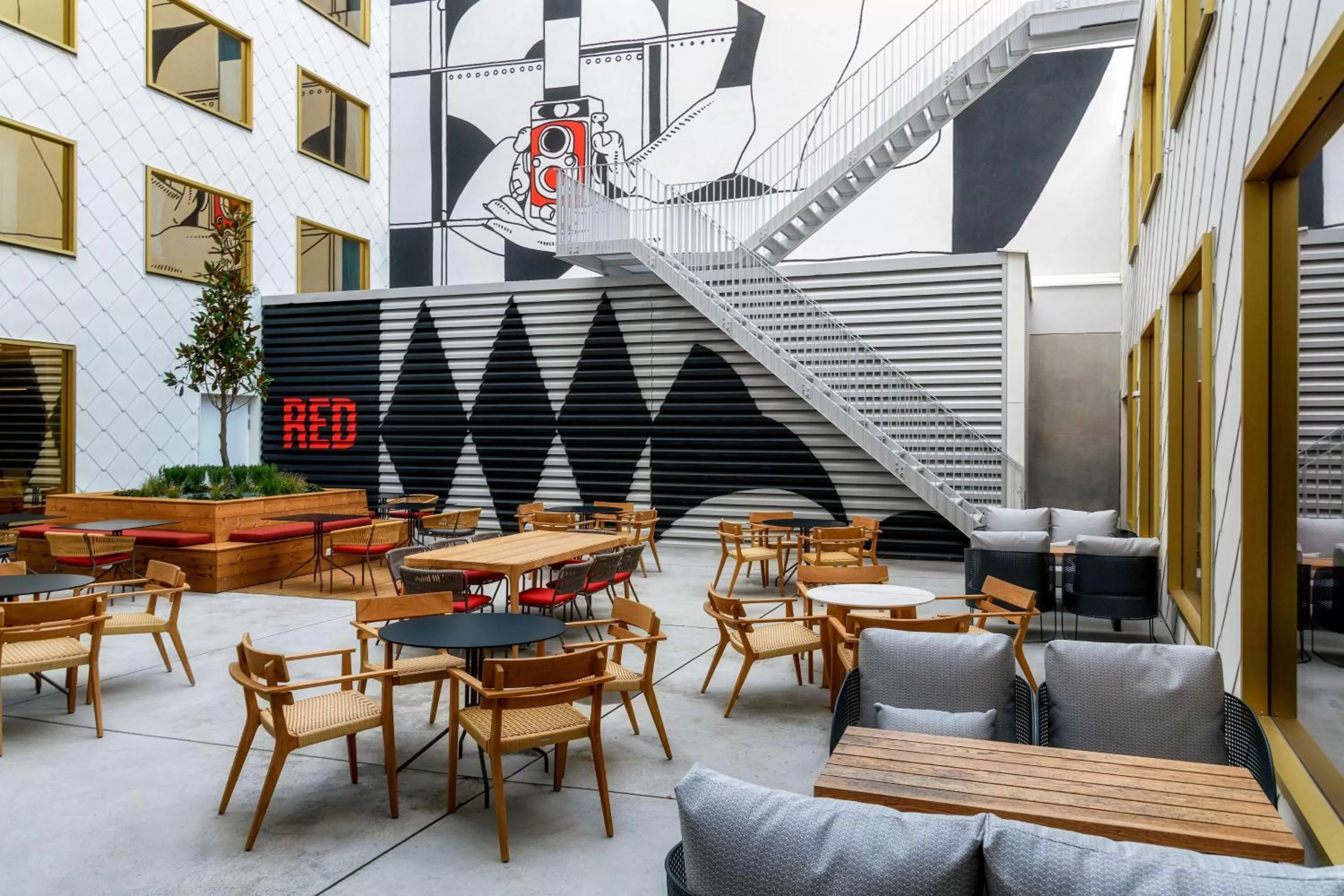 Restaurant/places to eat in Radisson RED Hotel, Vienna